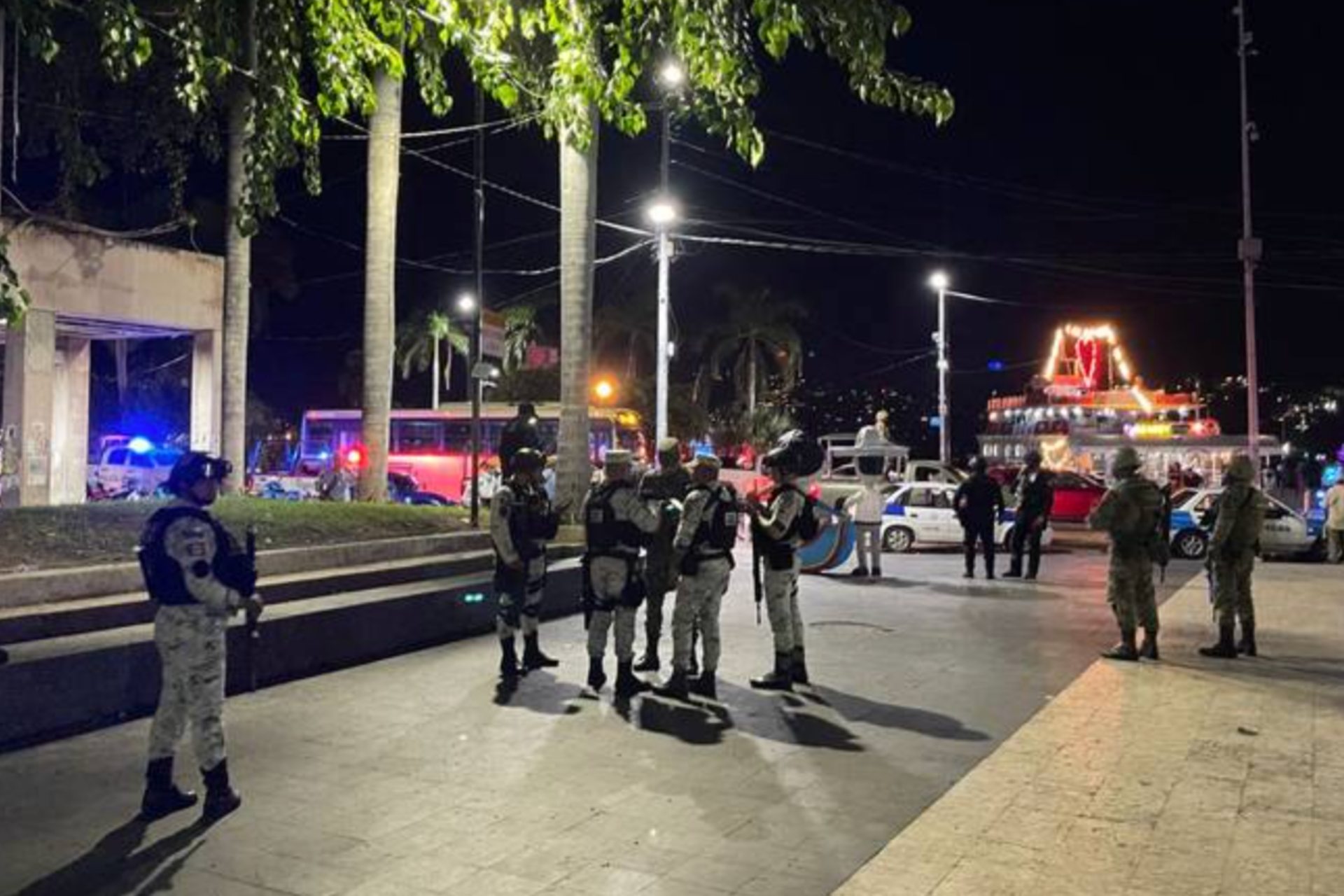 Cuatro heridos deja explosión de artefacto casero en Zócalo de Acapulco, Guerrero Cuatro heridos deja explosión de artefacto casero en Zócalo de Acapulco, Guerrero