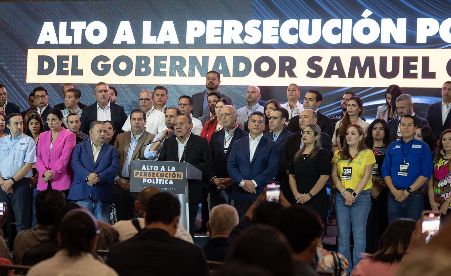 Oposición dice que López Obrador usa a gobernador de Nuevo León para dividirlos