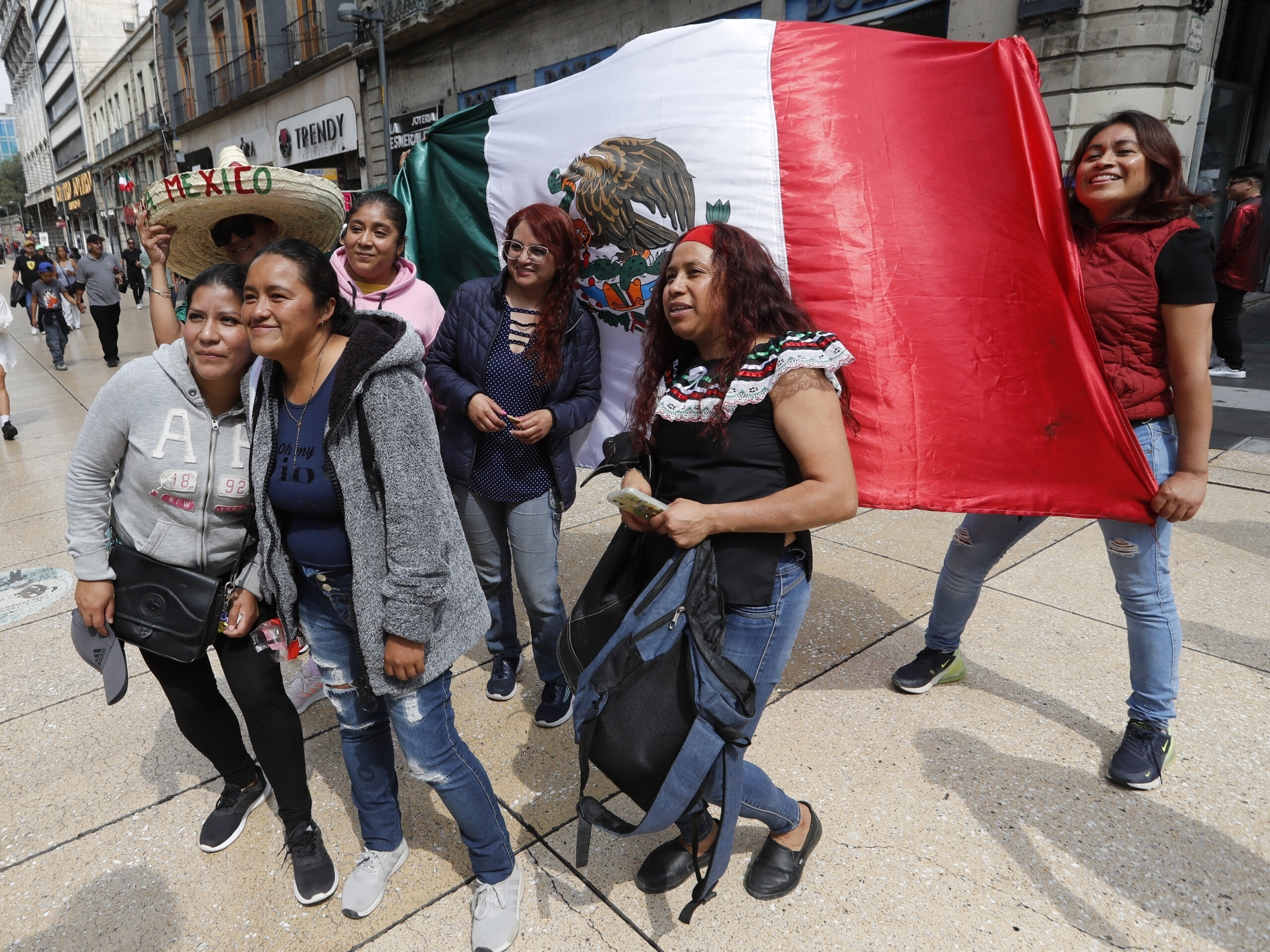 El orgullo inunda las calles de México previo a los festejos por el 15 de septiembre El orgullo inunda las calles de México previo a los festejos por el 15 de septiembre