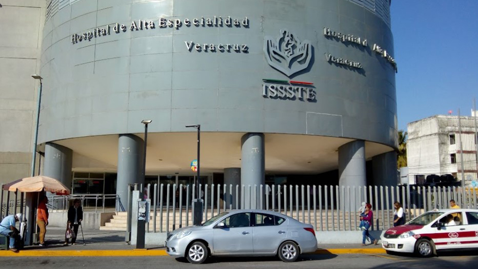 Pareja de adultos mayores queda atrapada en elevador de ISSSTE en Veracruz Pareja de adultos mayores queda atrapada en elevador de ISSSTE en Veracruz