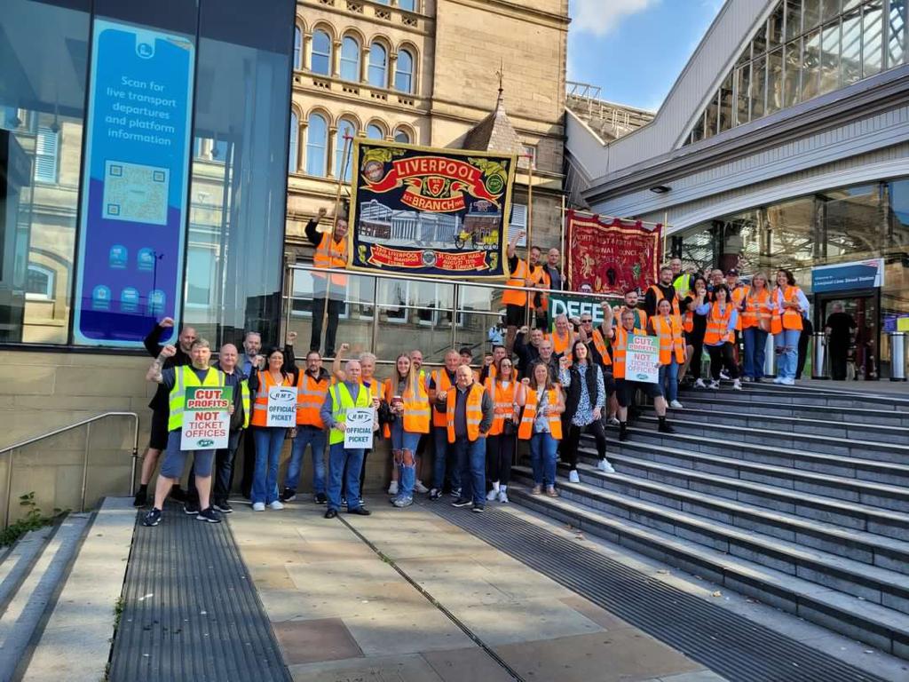 Empleados de 14 empresas ferroviarias se unen a huelga en el Reino Unido