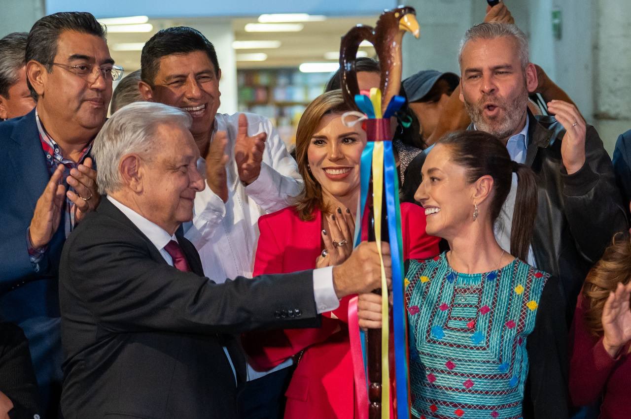 López Obrador Entrega El "bastón De Mando" A Claudia Sheinbaum