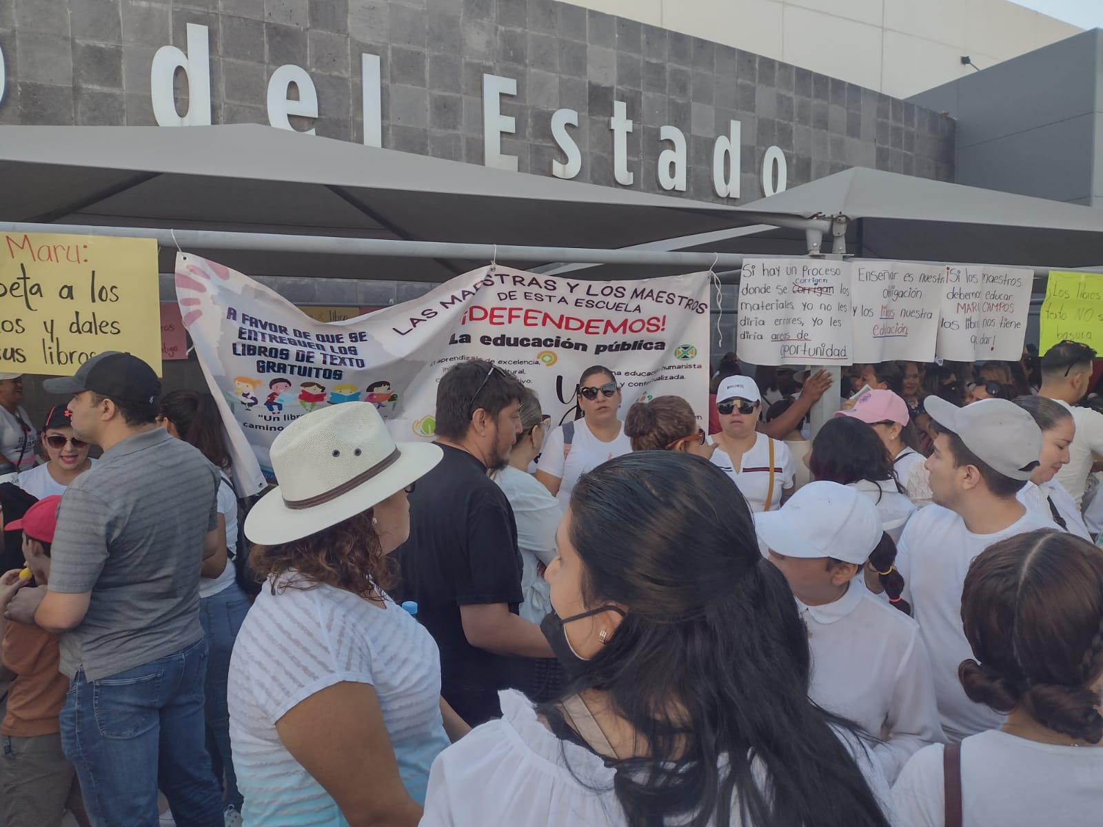 Maestros de Chihuahua exigen libros de texto gratuitos con marcha Maestros de Chihuahua exigen libros de texto gratuitos con marcha