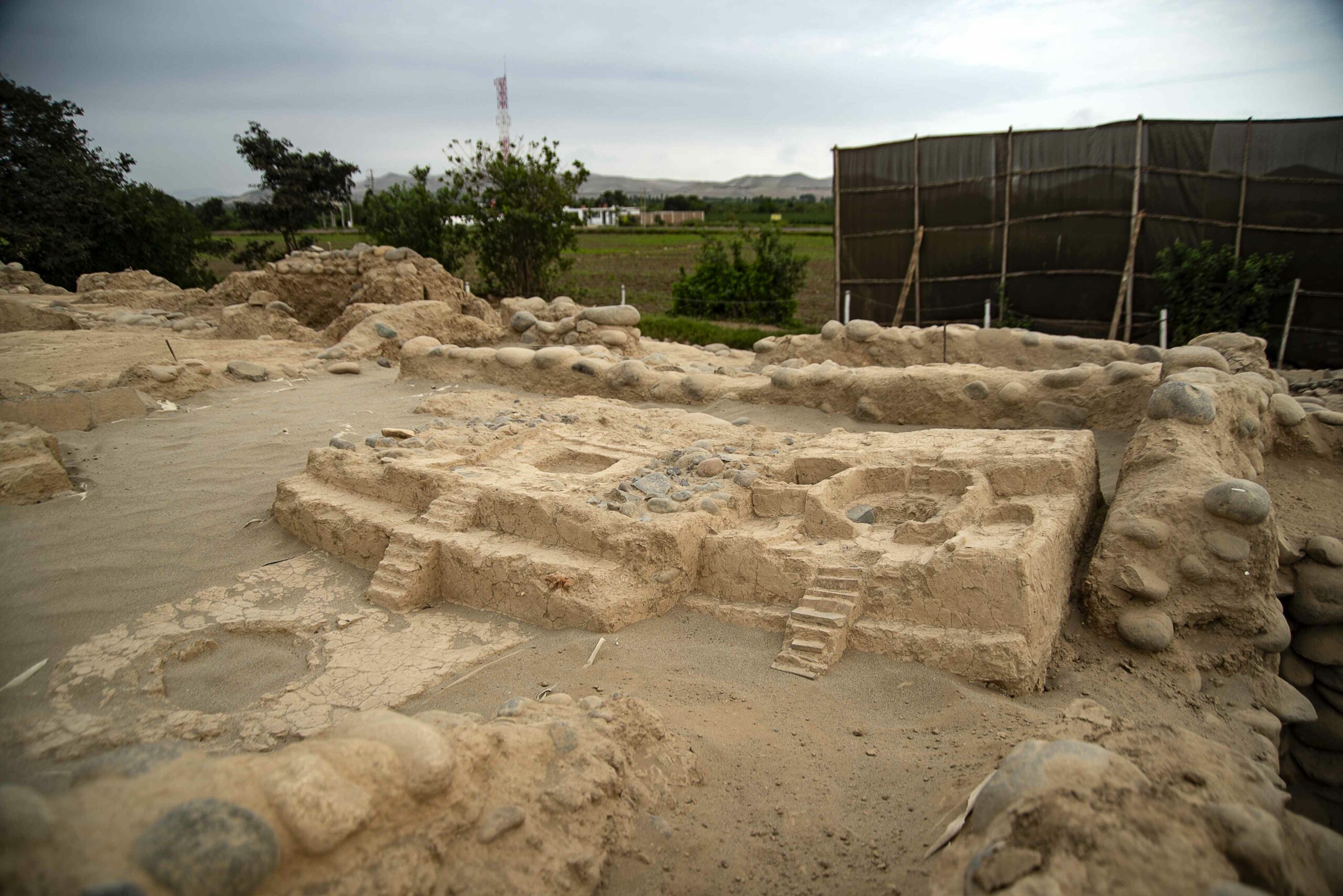 Encuentran maqueta urbana milenaria de la cultura Caral, la más antigua de América Encuentran maqueta urbana milenaria de la cultura Caral, la más antigua de América