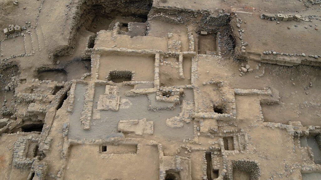 Encuentran maqueta urbana milenaria de la cultura Caral, la más antigua de América - maqueta-encontrada2-1024x576