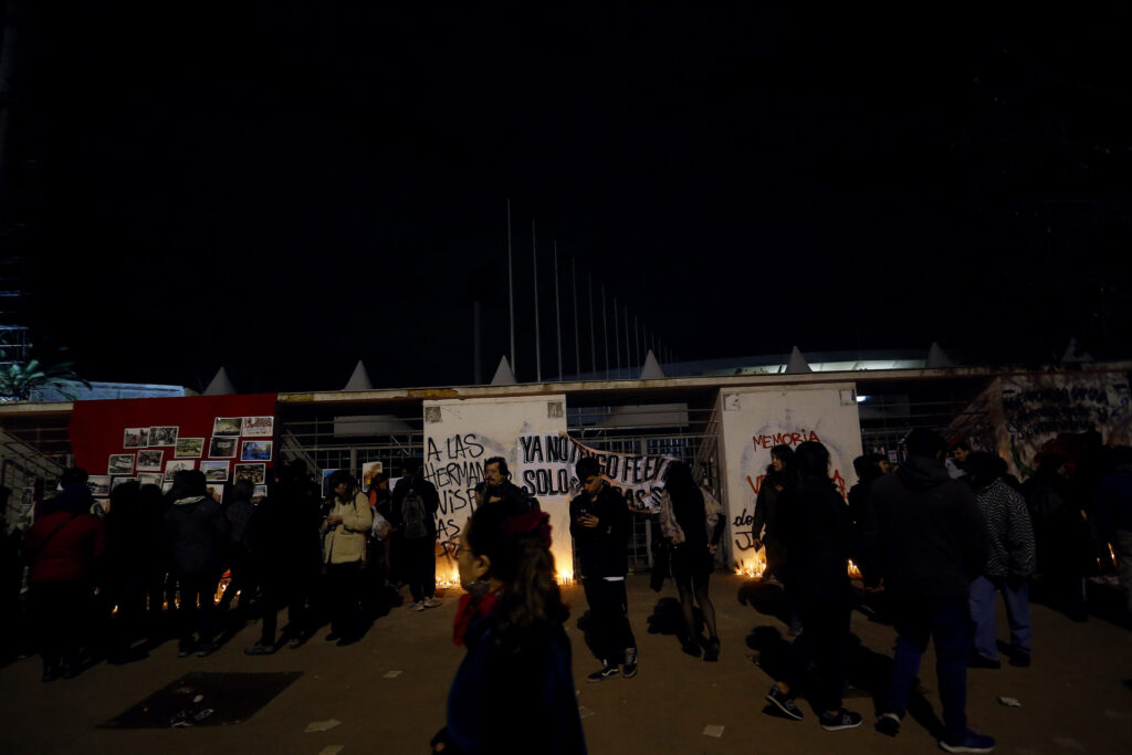 Miles homenajean en el Estadio Nacional de Chile a las víctimas de la dictadura de Pinochet - miles-homenajean-en-el-estadio-nacional-de-chile-a-las-victimas-de-la-dictadura-de-pinochet-1024x683