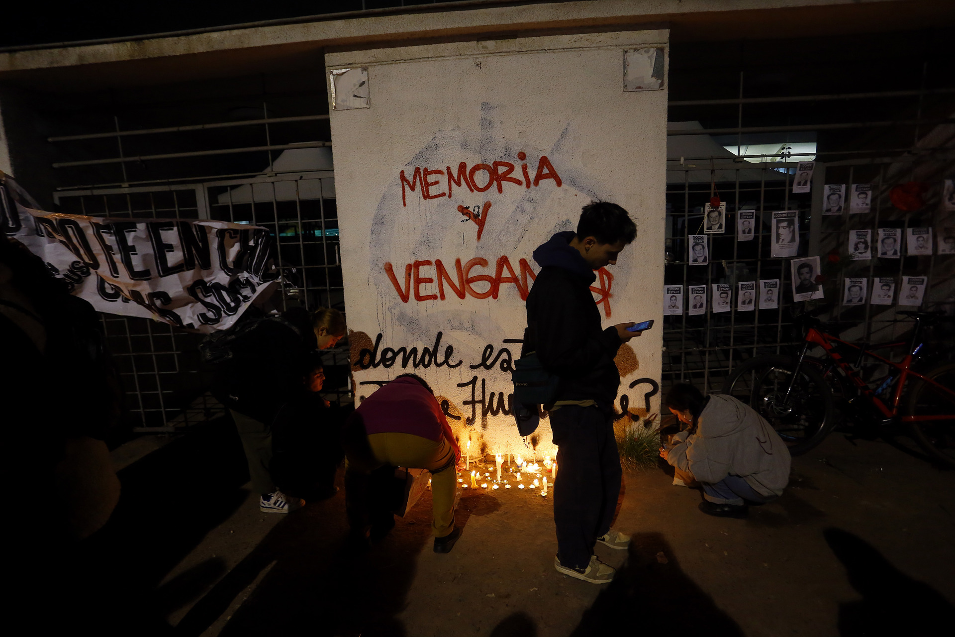 Miles homenajean en el Estadio Nacional de Chile a las víctimas de la dictadura de Pinochet