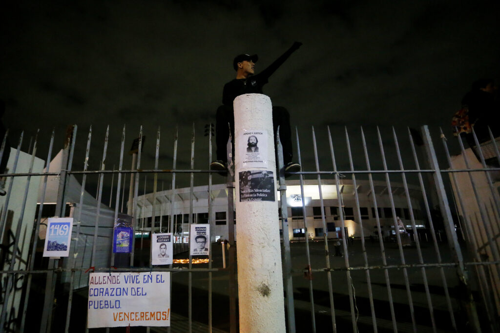 Miles homenajean en el Estadio Nacional de Chile a las víctimas de la dictadura de Pinochet - miles-homenajean-en-el-estadio-nacional-de-chile-a-las-victimas-de-la-dictadura-de-pinochet-3-1024x683