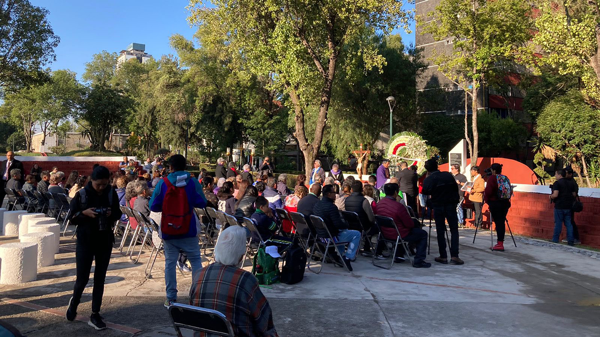 #Video Recuerdan en Tlatelolco a víctimas del sismo de 1985 #Video Recuerdan en Tlatelolco a víctimas del sismo de 1985