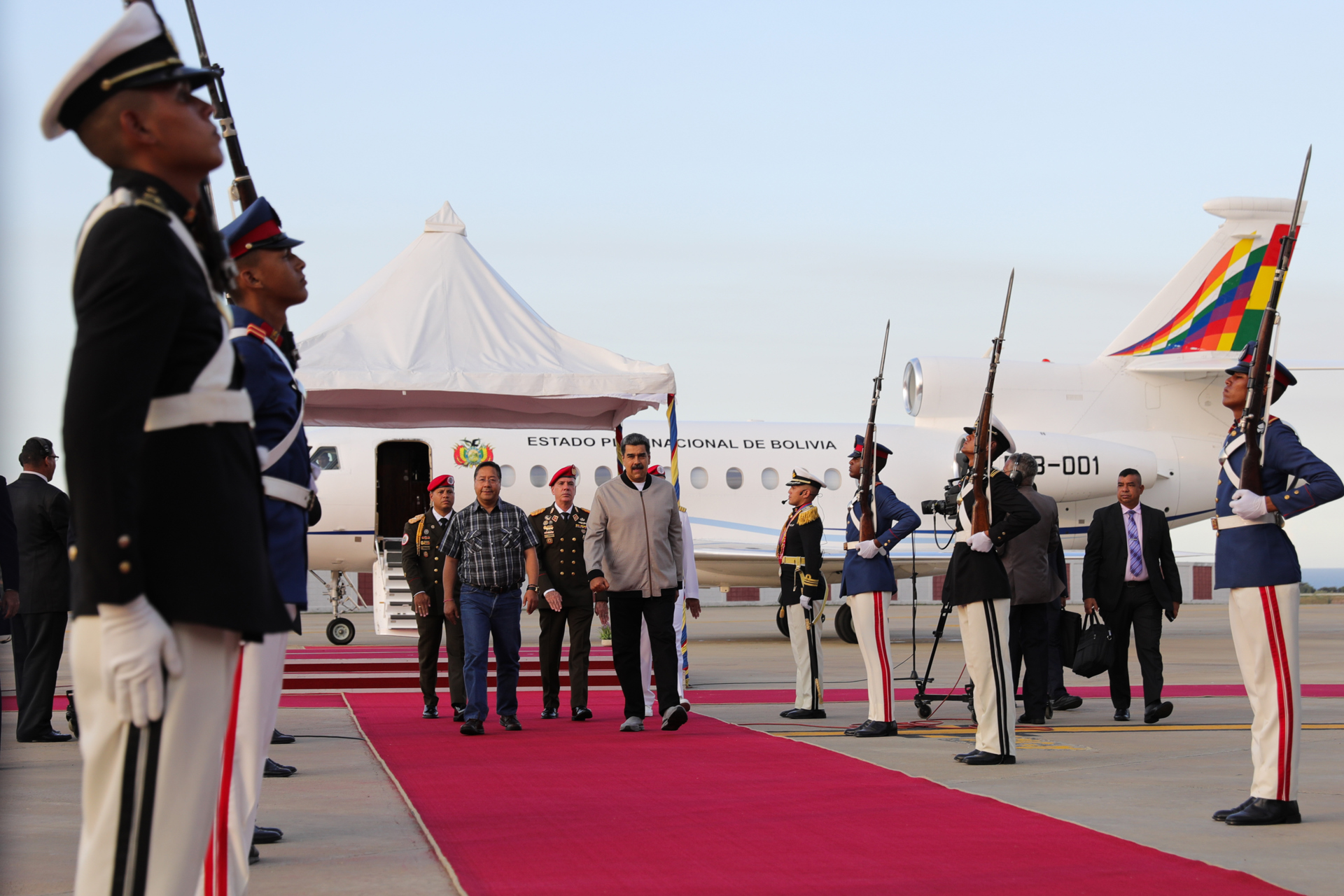 Nicolás Maduro y Luis Arce sostienen una breve reunión en Caracas