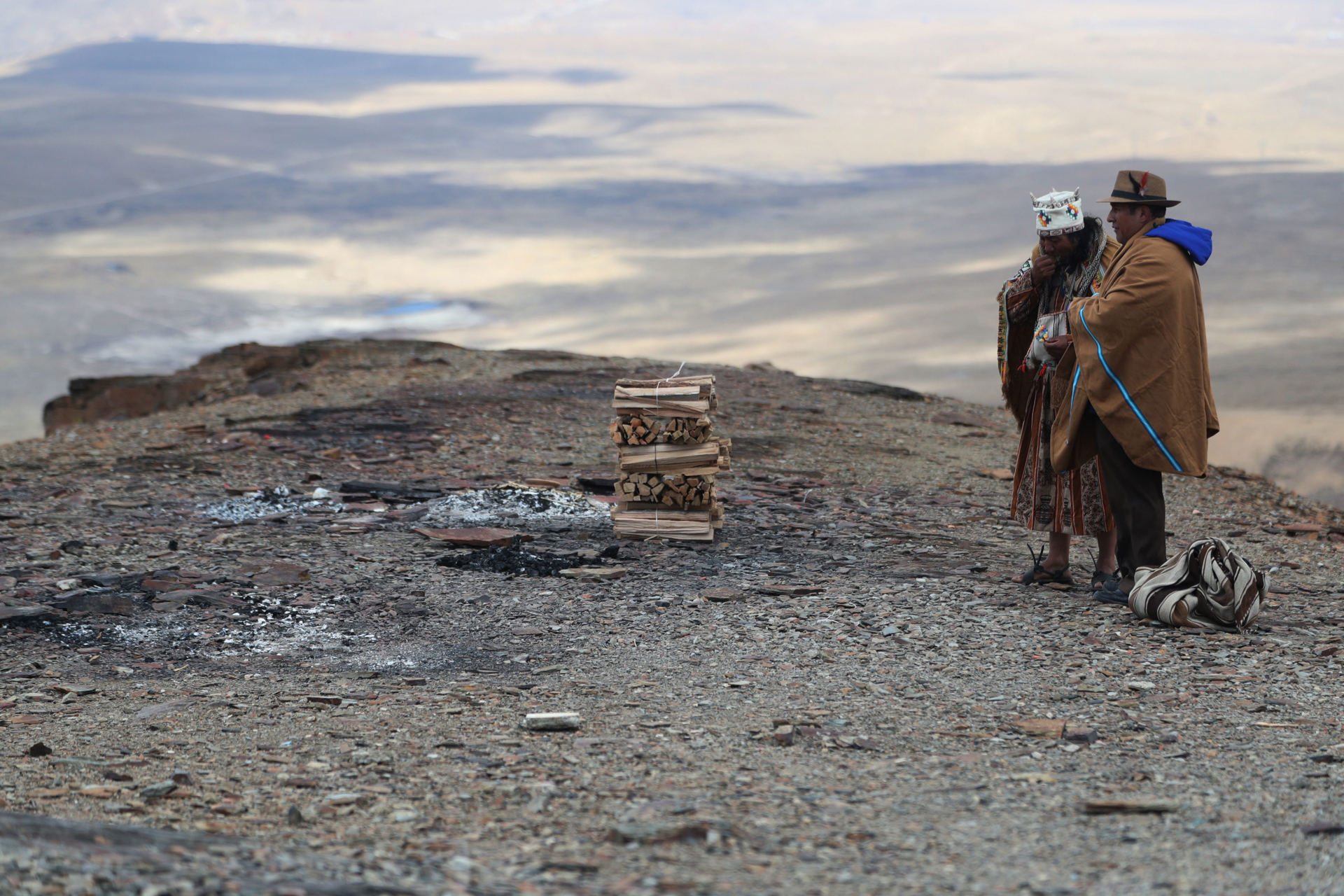 Rituales a más de 5 mil 200 metros para que Pachamama aplaque la sequía en Bolivia