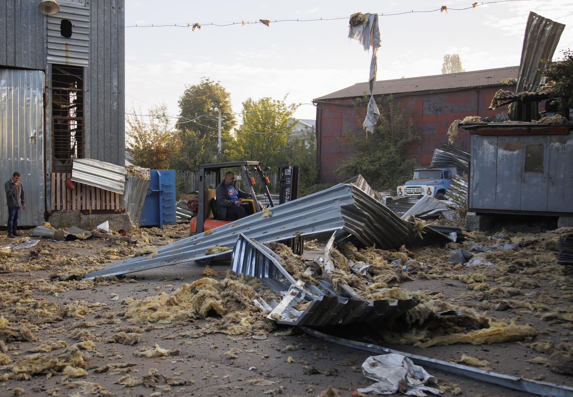 Rusia lanza ataque masivo e intenta revertir avance de Ucrania en el frente oriental