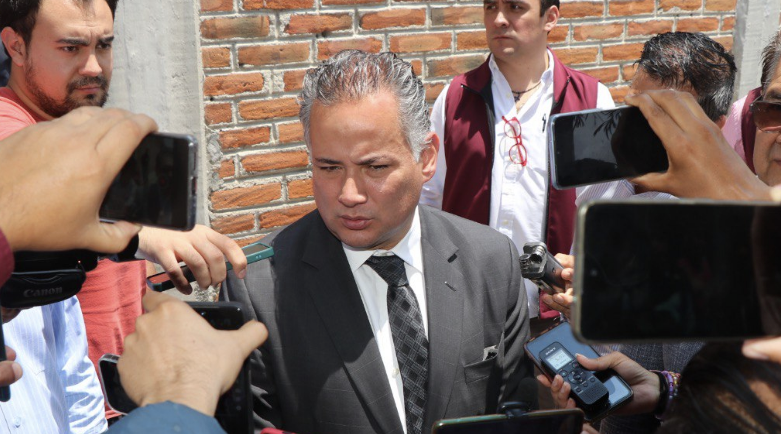 TEPJF devuelve candidatura al Senado a Santiago Nieto