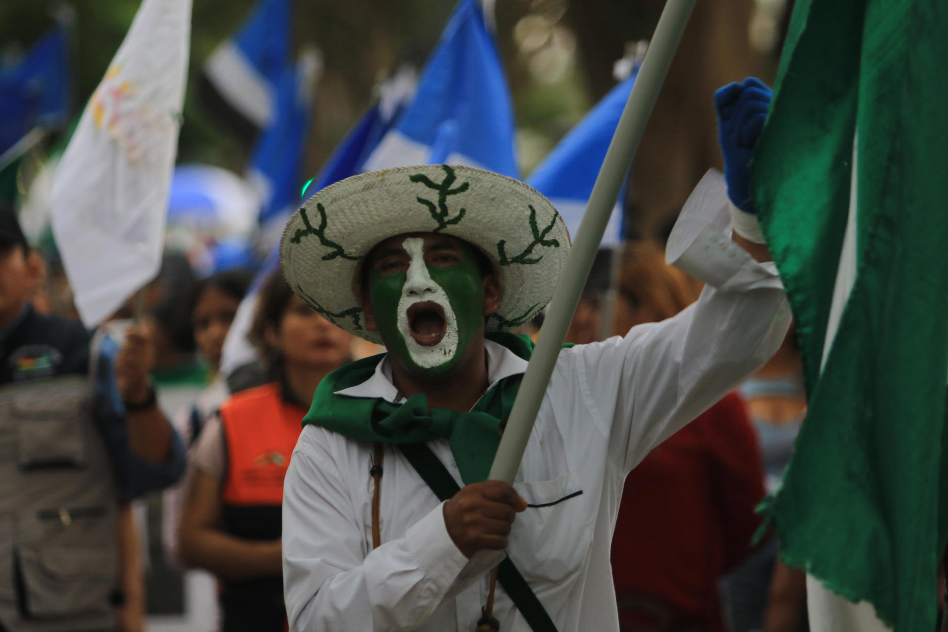 Sectores sociales salen a las calles en Bolivia para mostrar su apoyo al presidente Luis Arce