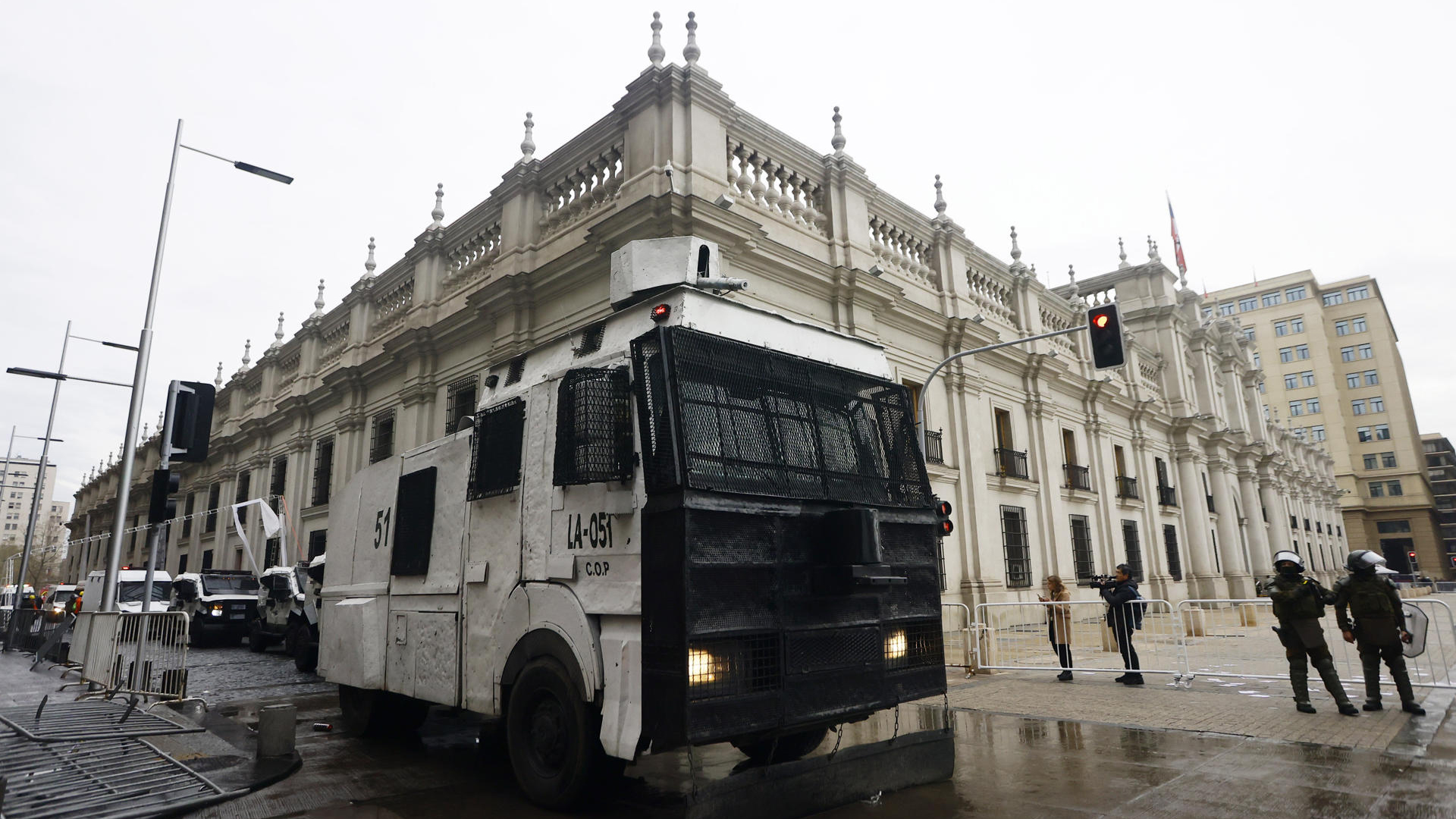 AMLO inicia visita en Chile entre disturbios por aniversario de golpe de Estado
