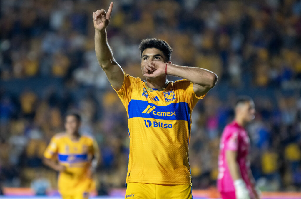 Tigres golean al Querétaro y pasan al liderato del Apertura - tigres-gallos-queretaro-1024x677