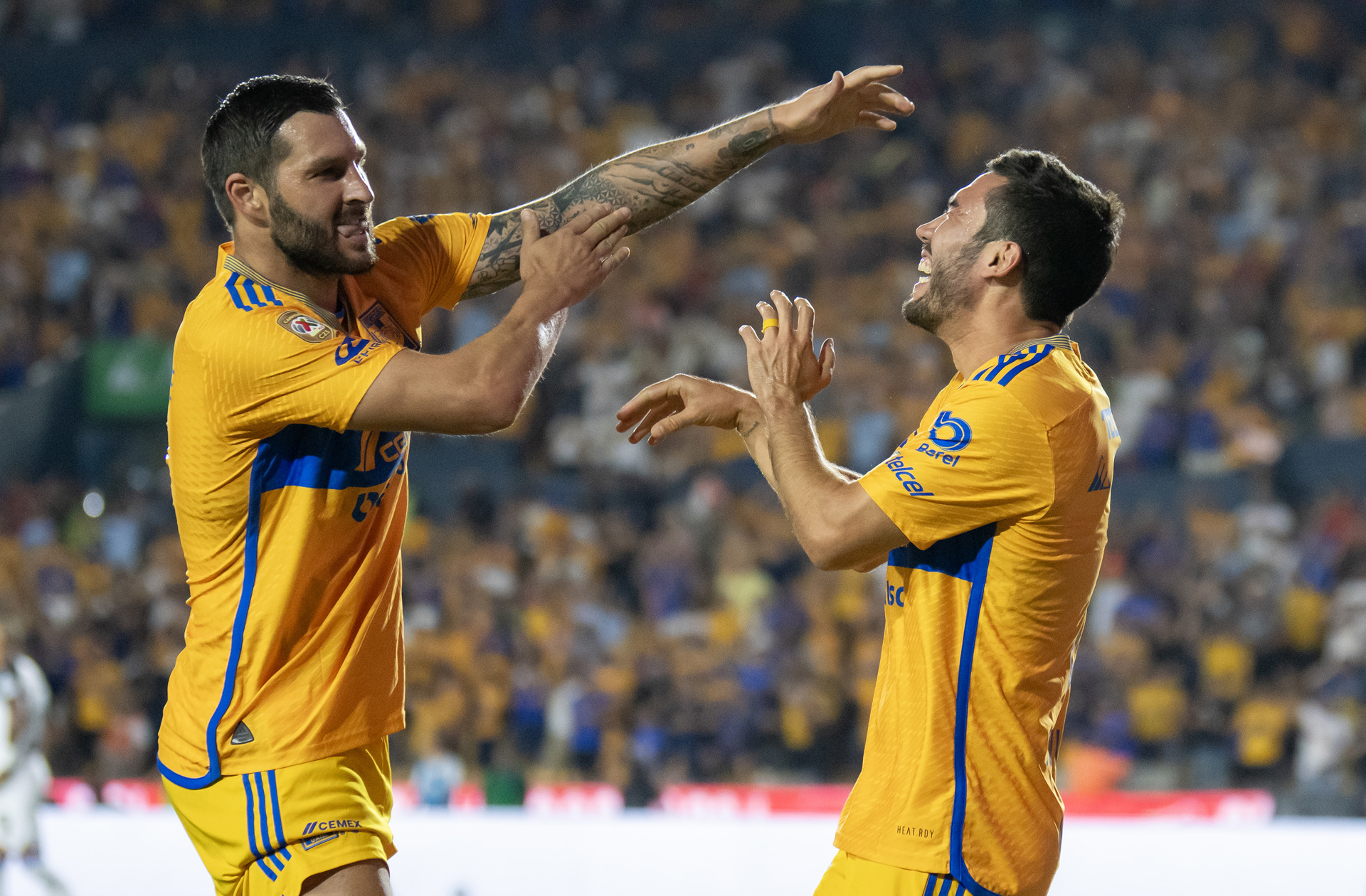 Tigres golean al Querétaro y pasan al liderato del Apertura