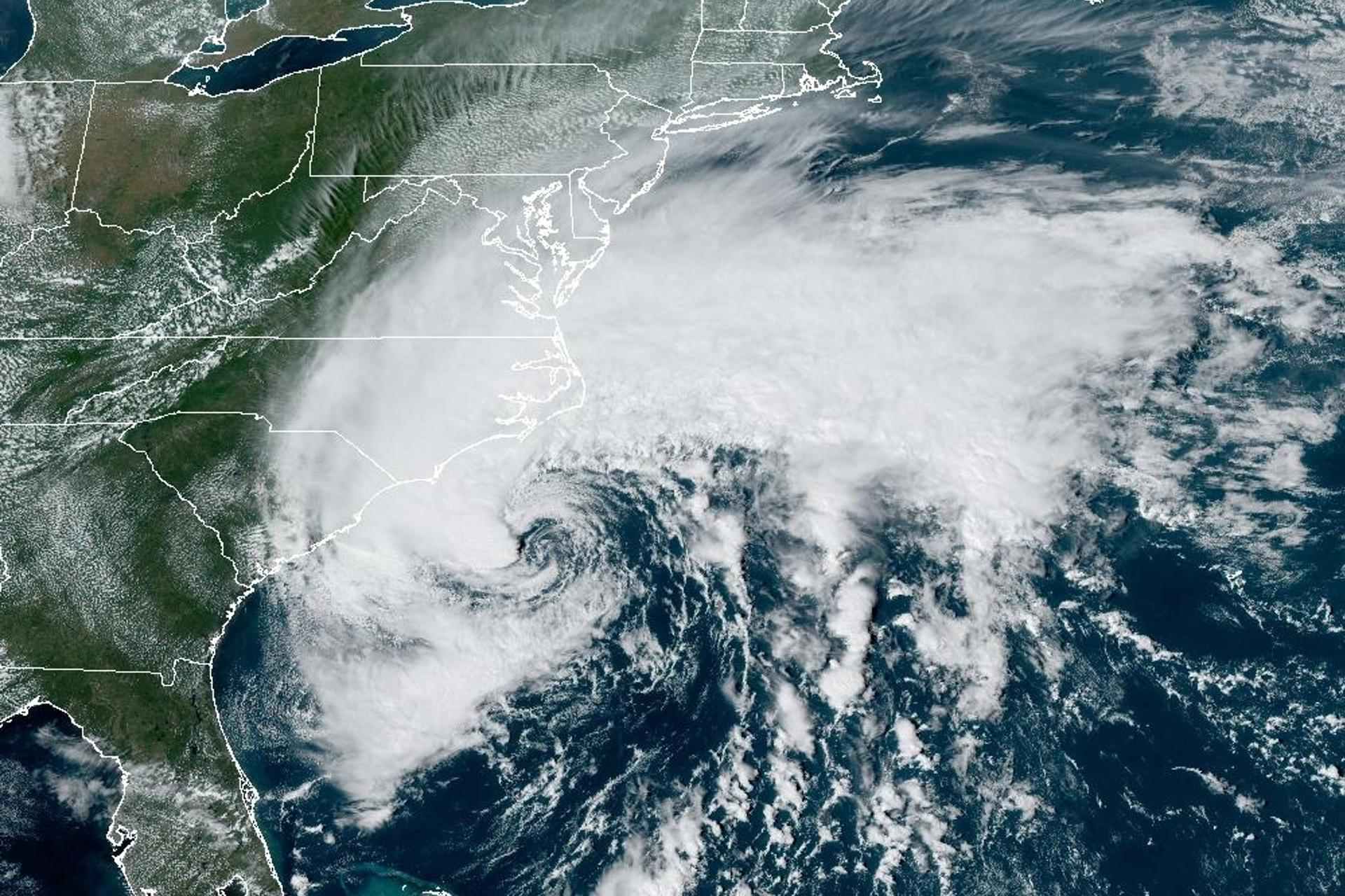 Tormenta Tropical Ophelia Toca Tierra En Carolina Del Norte