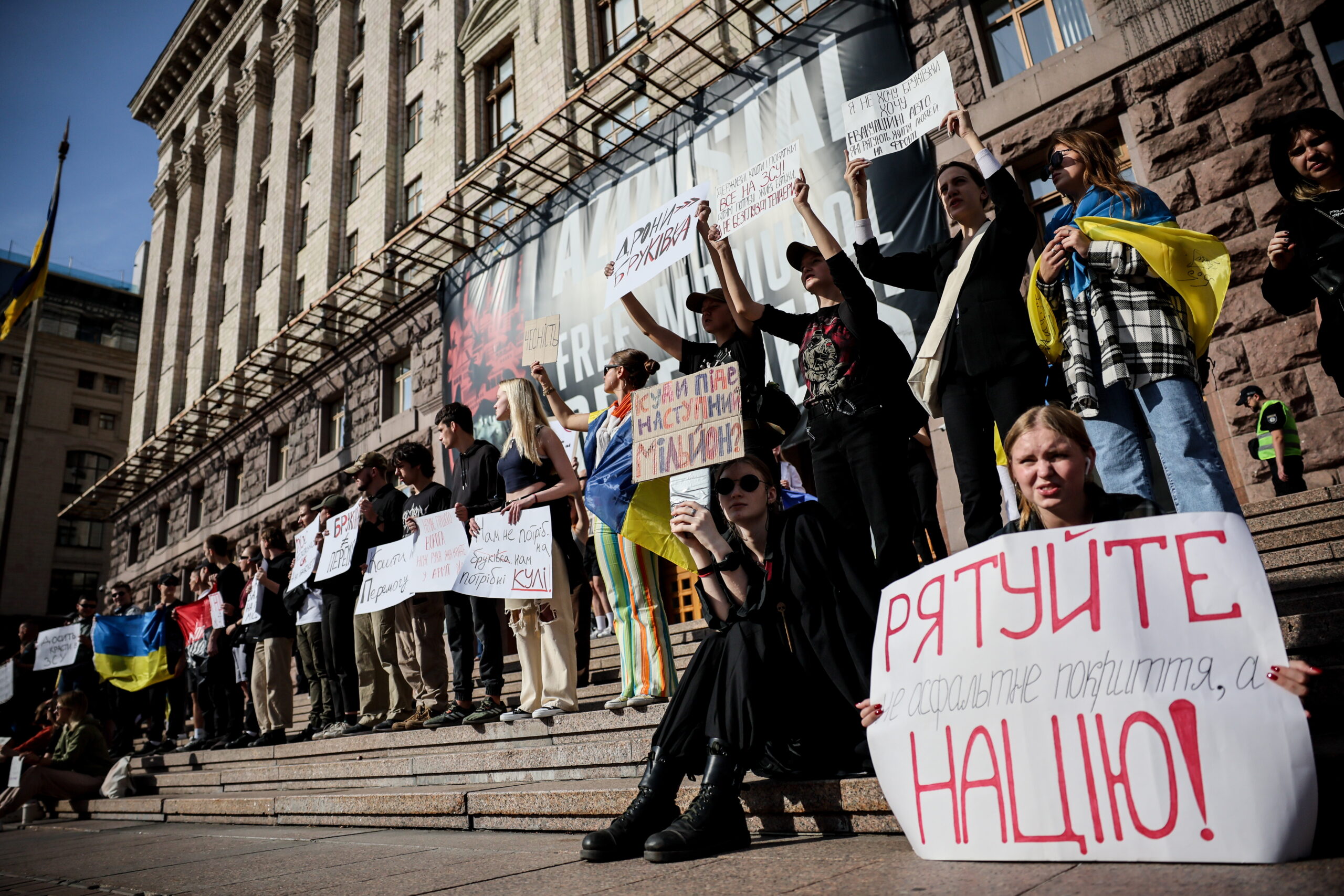 Ucrania aumenta la presión en el frente sur y en Crimea a la espera de los tanques de EE.UU.