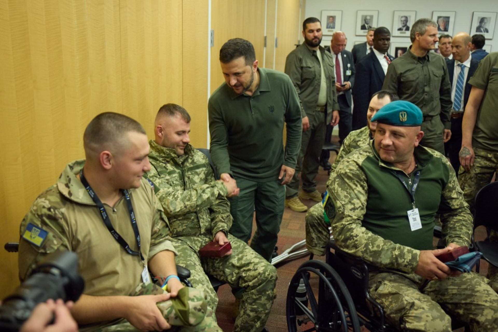 Zelenski llega a Nueva York y visita a soldados ucranianos en un centro de rehabilitación Zelenski llega a Nueva York y visita a soldados ucranianos en un centro de rehabilitación