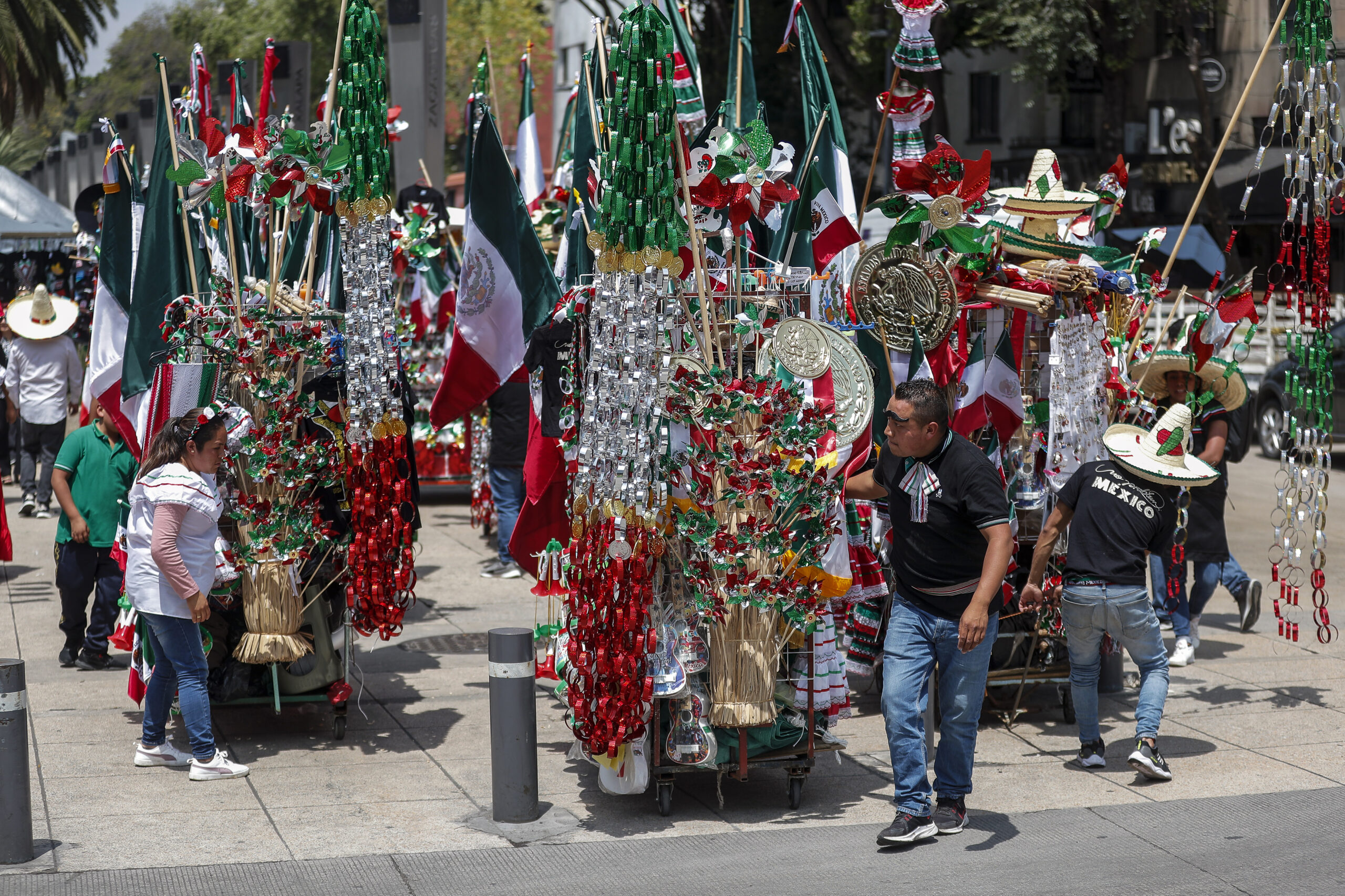 Empresarios mexicanos prevén incremento de 12.2 por ciento en ventas por fiestas patrias