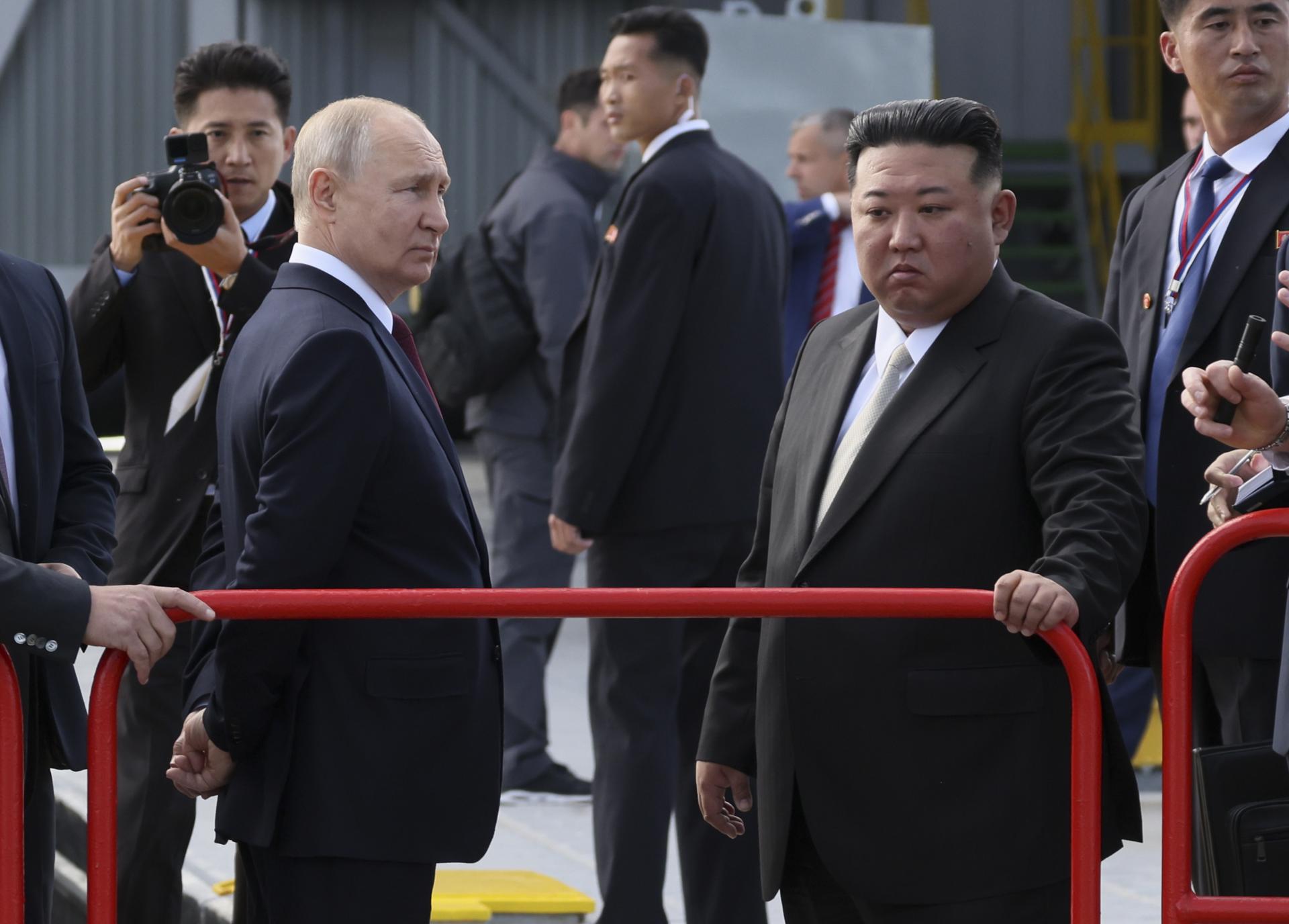 Putin y Kim se reúnen en Rusia durante casi una hora