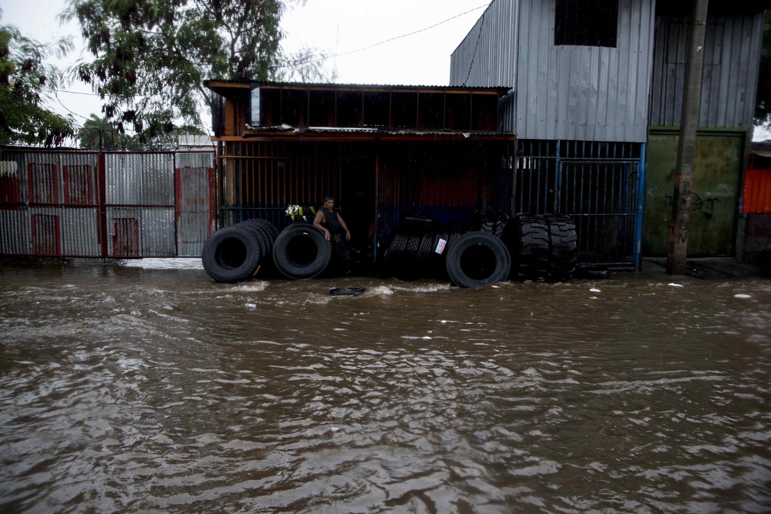 Badai Pilar memakan korban pertamanya di Honduras