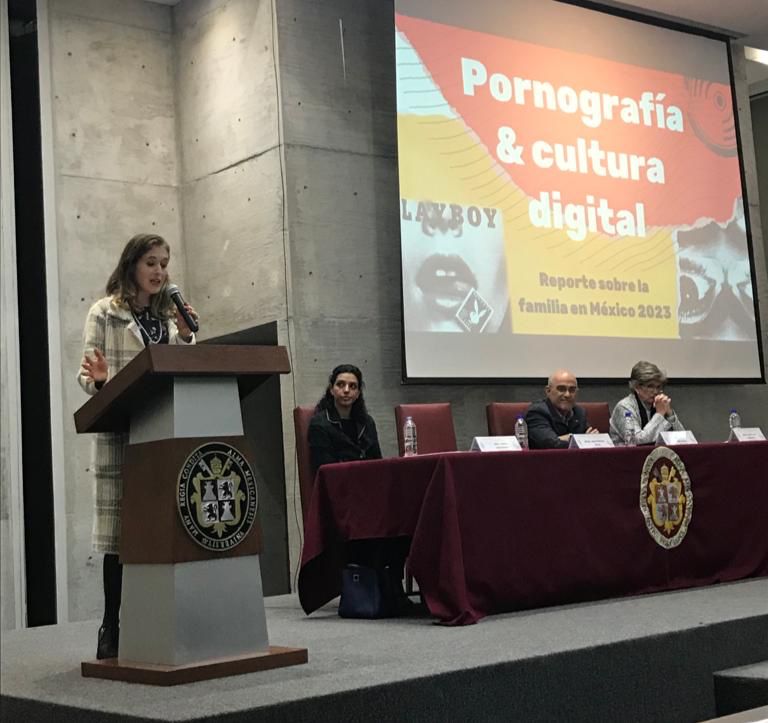 Desafíos tecnológicos contemporáneos inciden directamente en la dinámica familiar, coinciden expertos