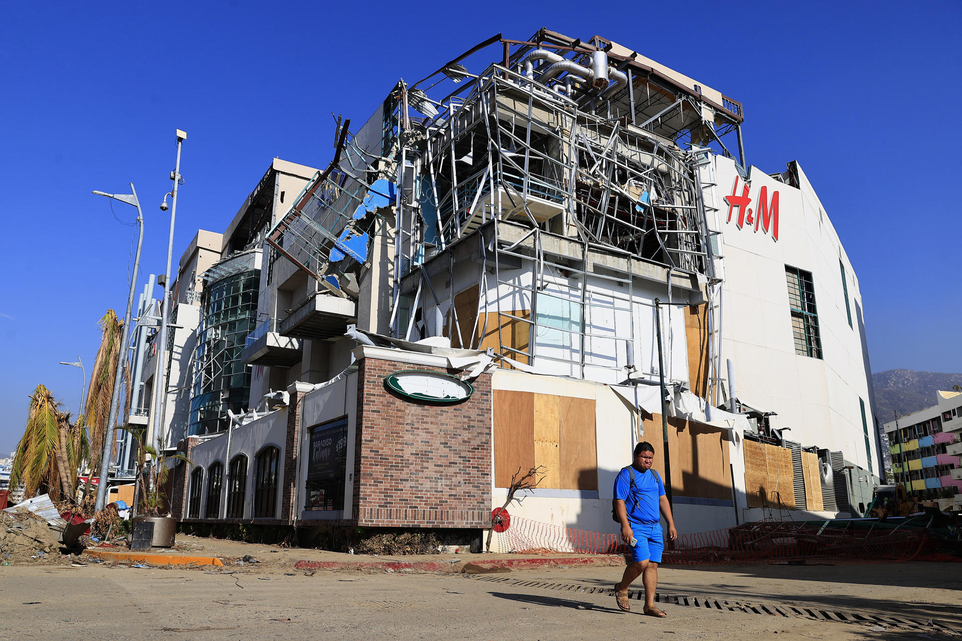 Suman 48 muertos y 26 desaparecidos por Otis en Guerrero: AMLO