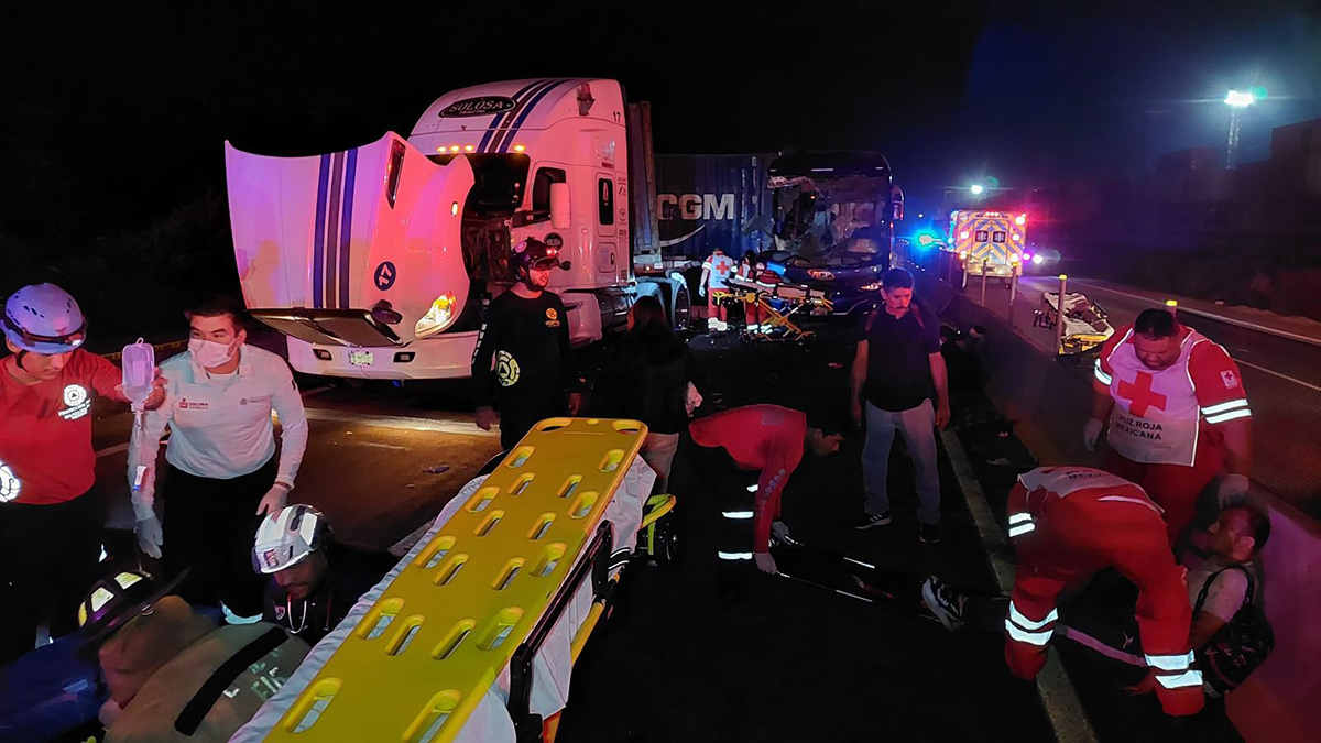 Choque en la Colima-Manzanillo deja una persona muerta Choque en la Colima-Manzanillo deja una persona muerta