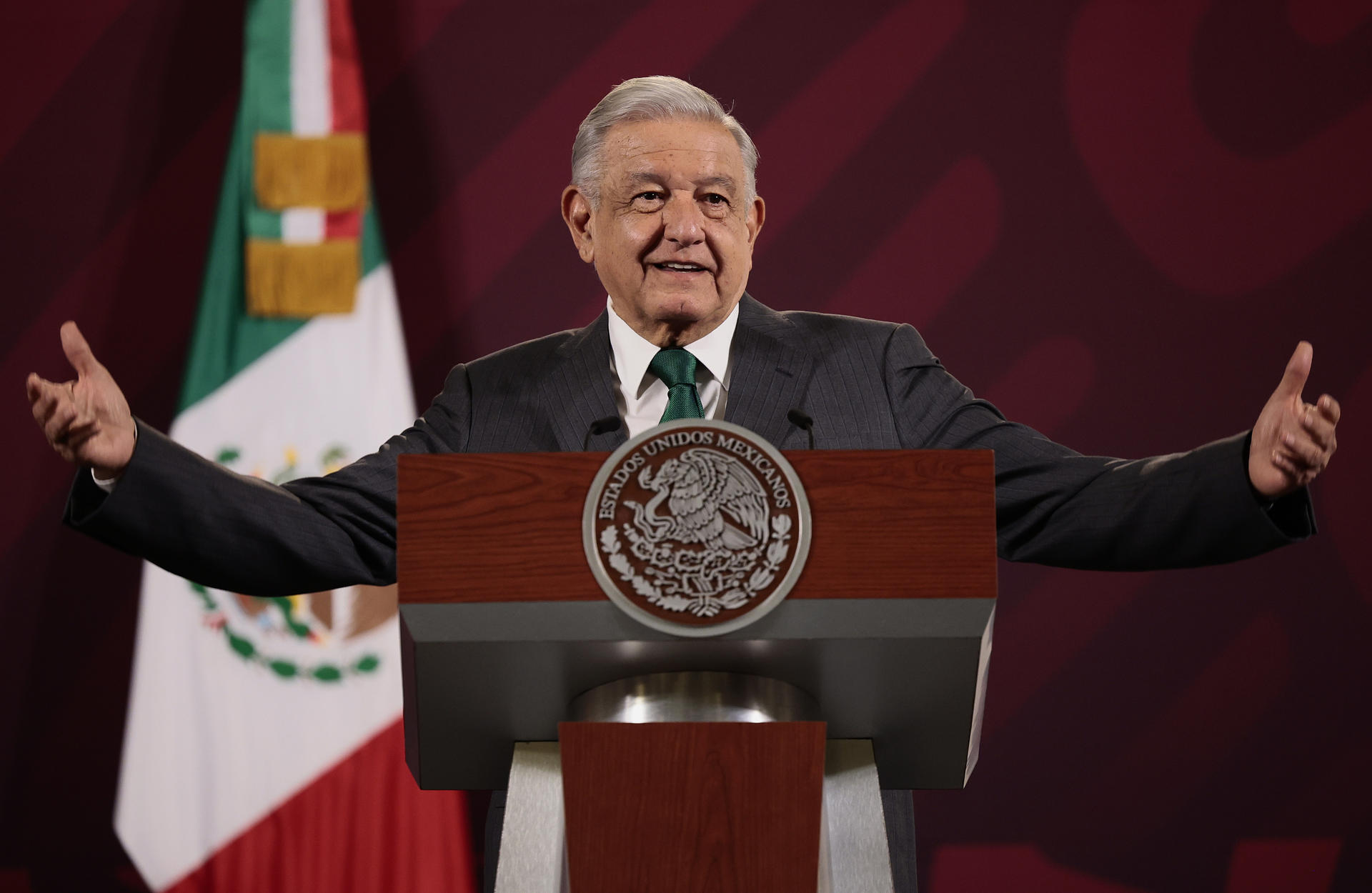“Sí he ido a Acapulco, he hablado con la gente”: AMLO arremete contra sus críticos por devastación de Otis