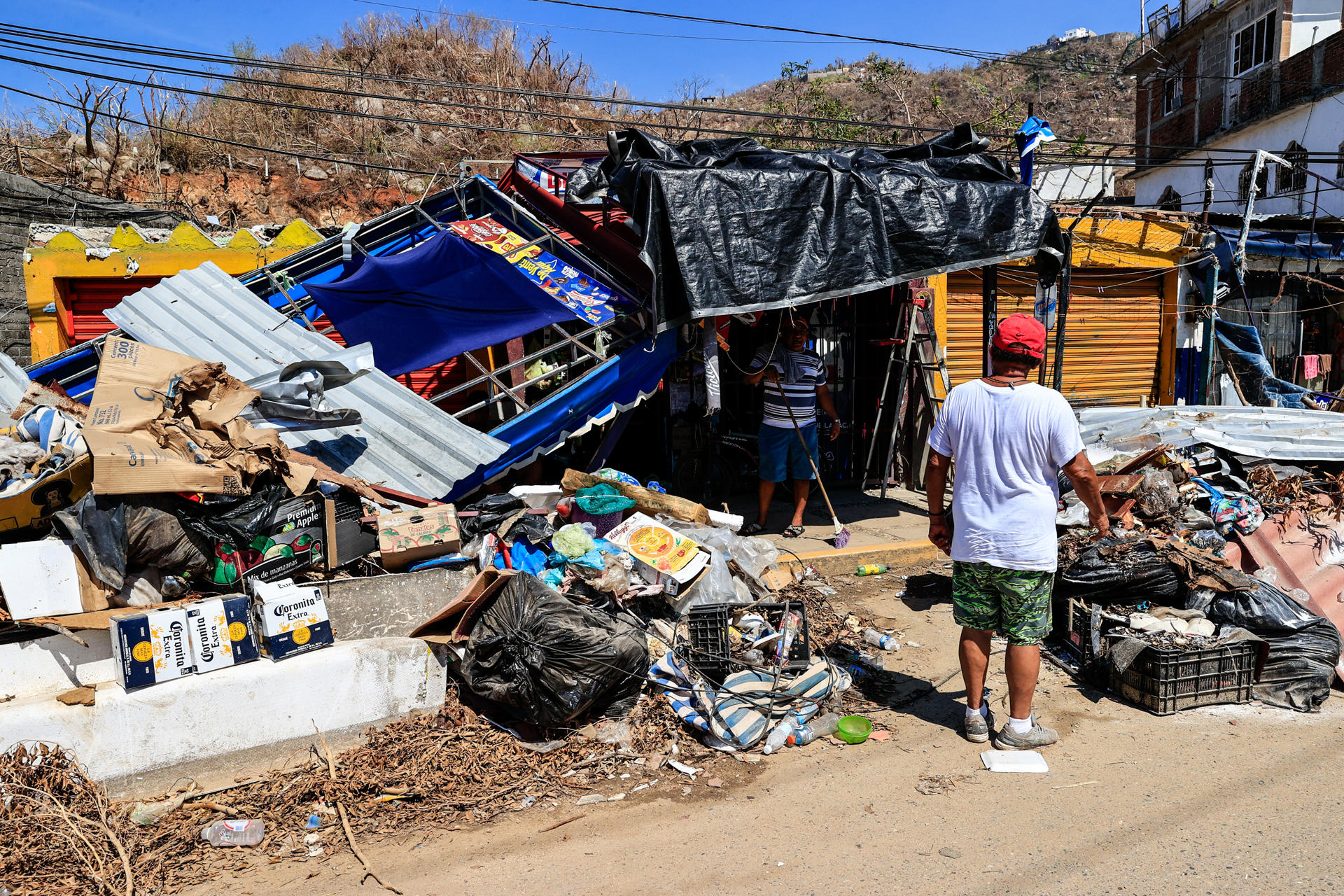 Colonias en Acapulco siguen sin luz ni agua a 12 días del huracán Otis Colonias en Acapulco siguen sin luz ni agua a 12 días del huracán Otis
