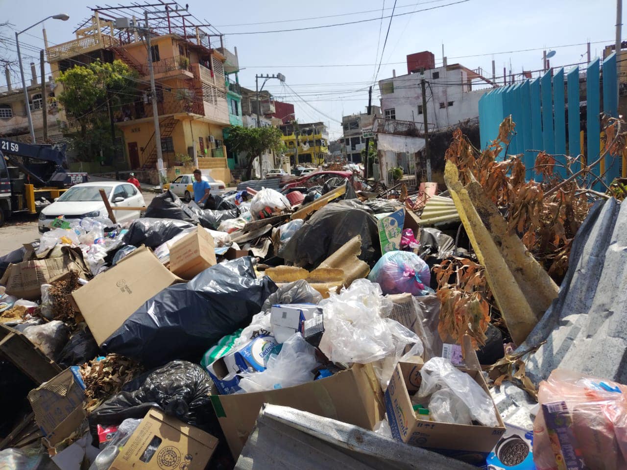 Retiran más de 100 toneladas de basura de la Costera Miguel Alemán Retiran más de 100 toneladas de basura de la Costera Miguel Alemán