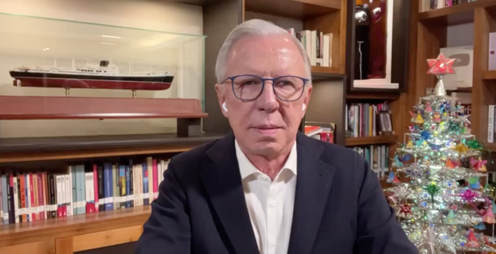 Otra visita a la base naval