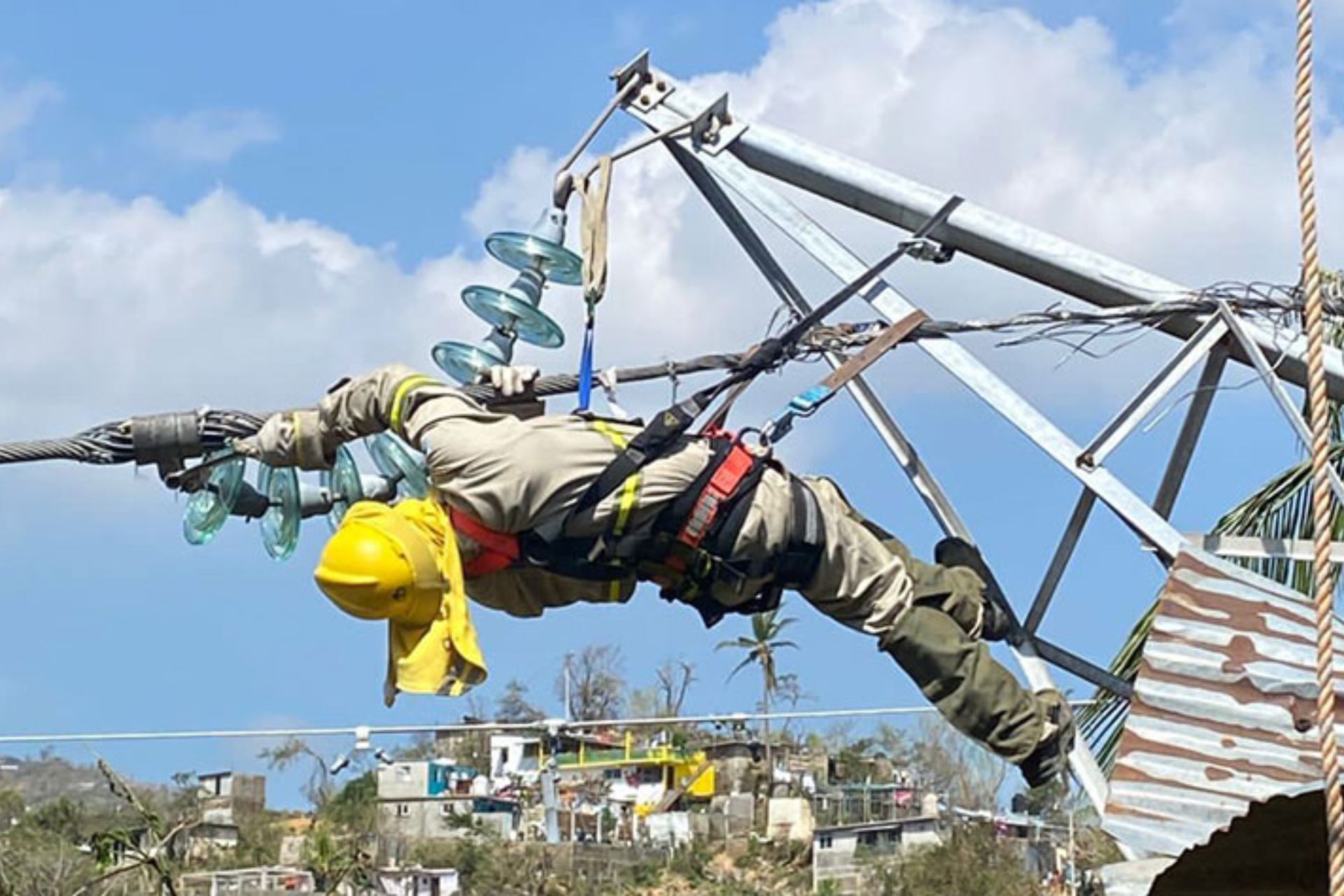 Restablecido el suministro eléctrico en todo Guerrero tras Otis: CFE; trabajadores revisarán casos particulares