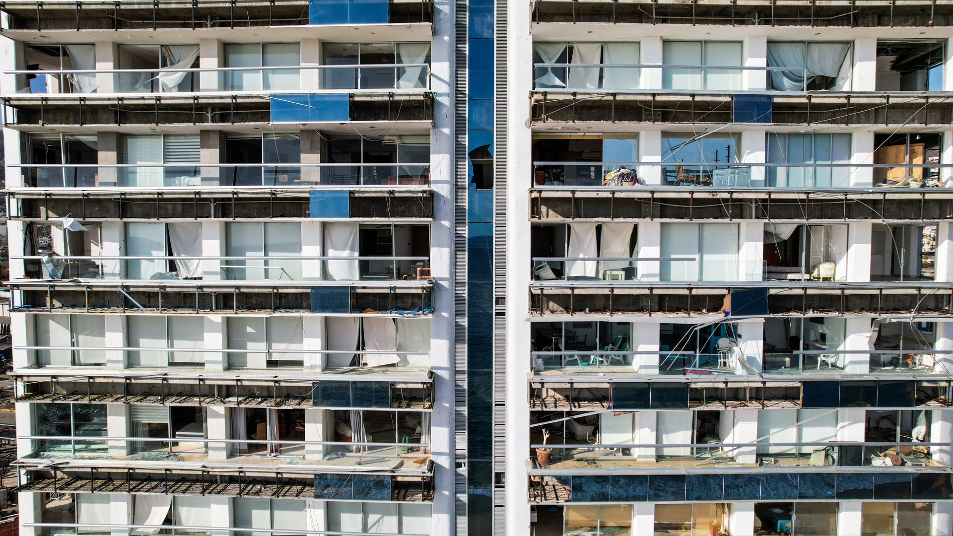 Continúa el restablecimiento de servicios en Acapulco a una semana de Otis Continúa el restablecimiento de servicios en Acapulco a una semana de Otis