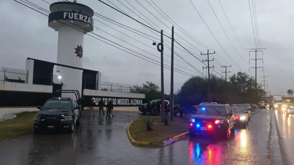 Atacan cuartel de Fuerza Civil en Apodaca; hay dos policías heridos Atacan cuartel de Fuerza Civil en Apodaca; hay dos policías heridos