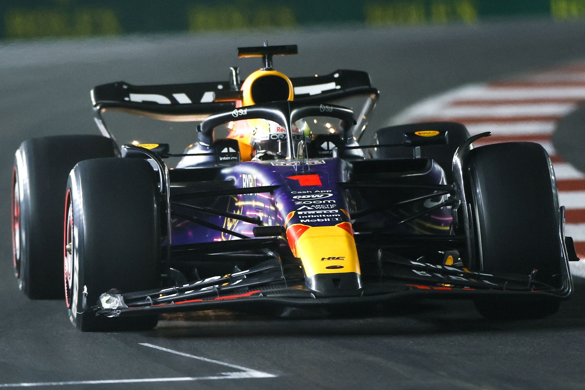 Max Verstappen gana el GP de Las Vegas; ‘Checo’ afianza el subcampeonato de la F1