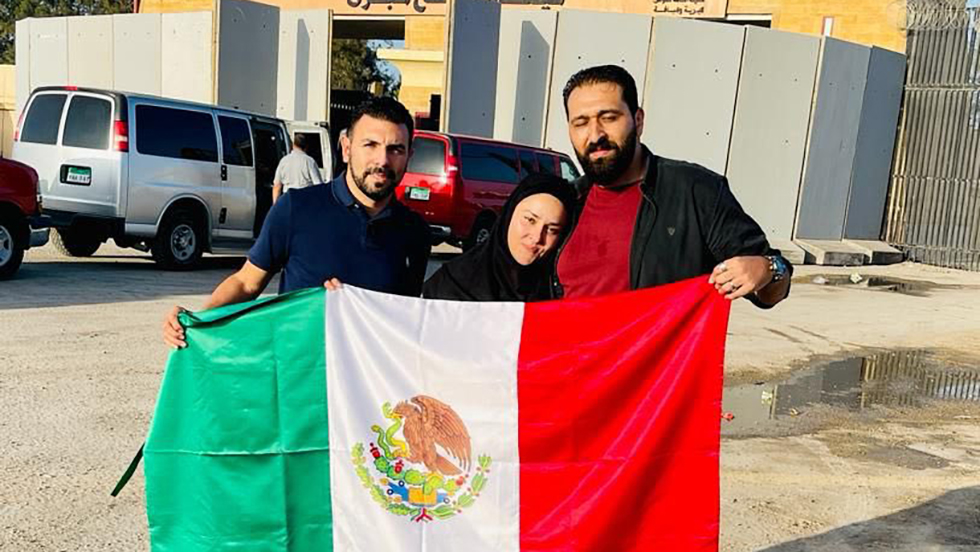 Doctora mexicana Bárbara Lango sale de la Franja de Gaza