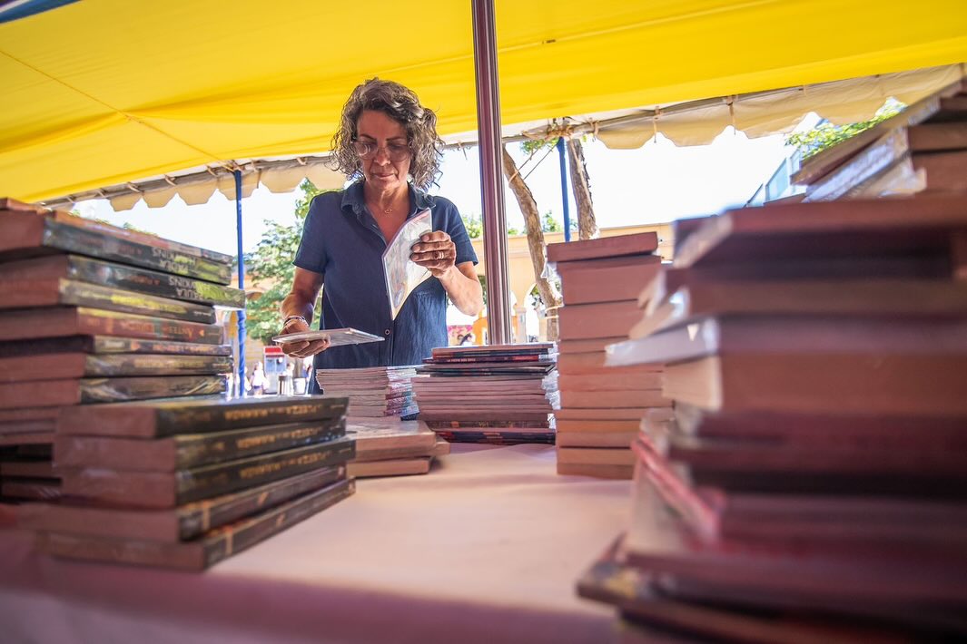 Asistente a Feria del Libro de Culiacán resulta herida por bala perdida