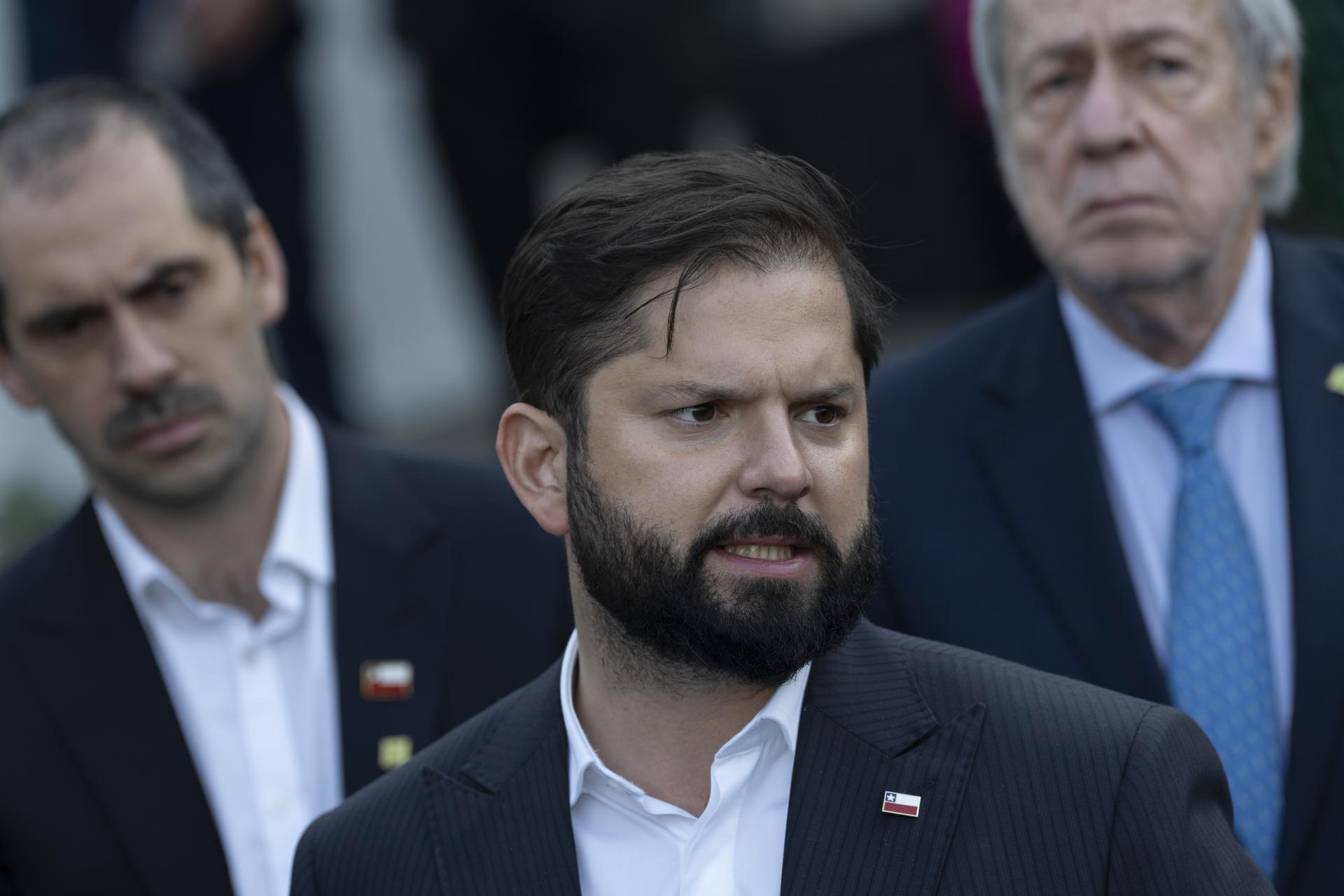 Gabriel Boric aplaude polémica ley que rescata a aseguradoras privadas de salud: “Es responsable” Gabriel Boric aplaude polémica ley que rescata a aseguradoras privadas de salud: “Es responsable”