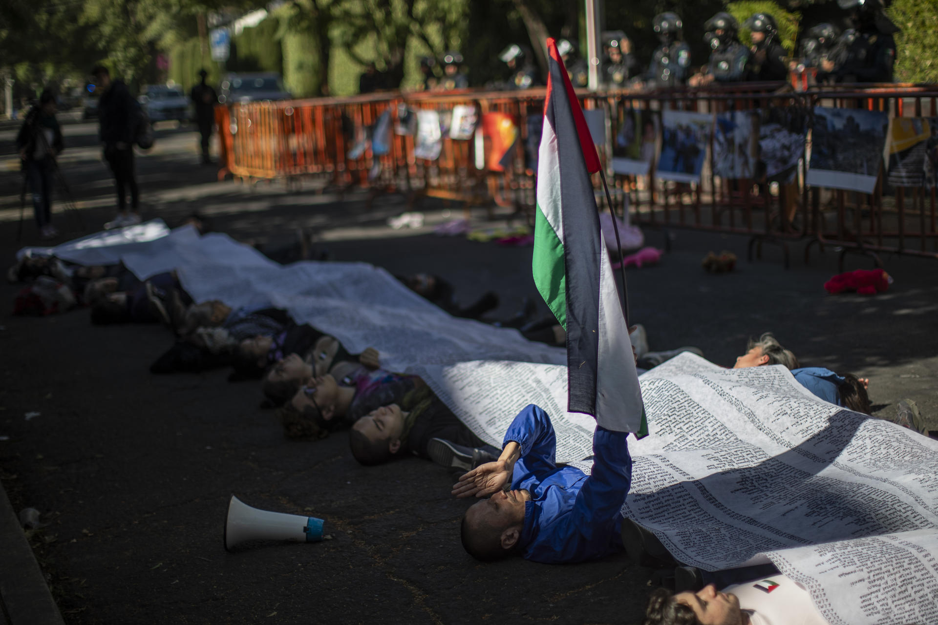 Grupos a favor de Palestina piden “acabar con el genocidio” ante Embajada israelí en México Grupos a favor de Palestina piden “acabar con el genocidio” ante Embajada israelí en México