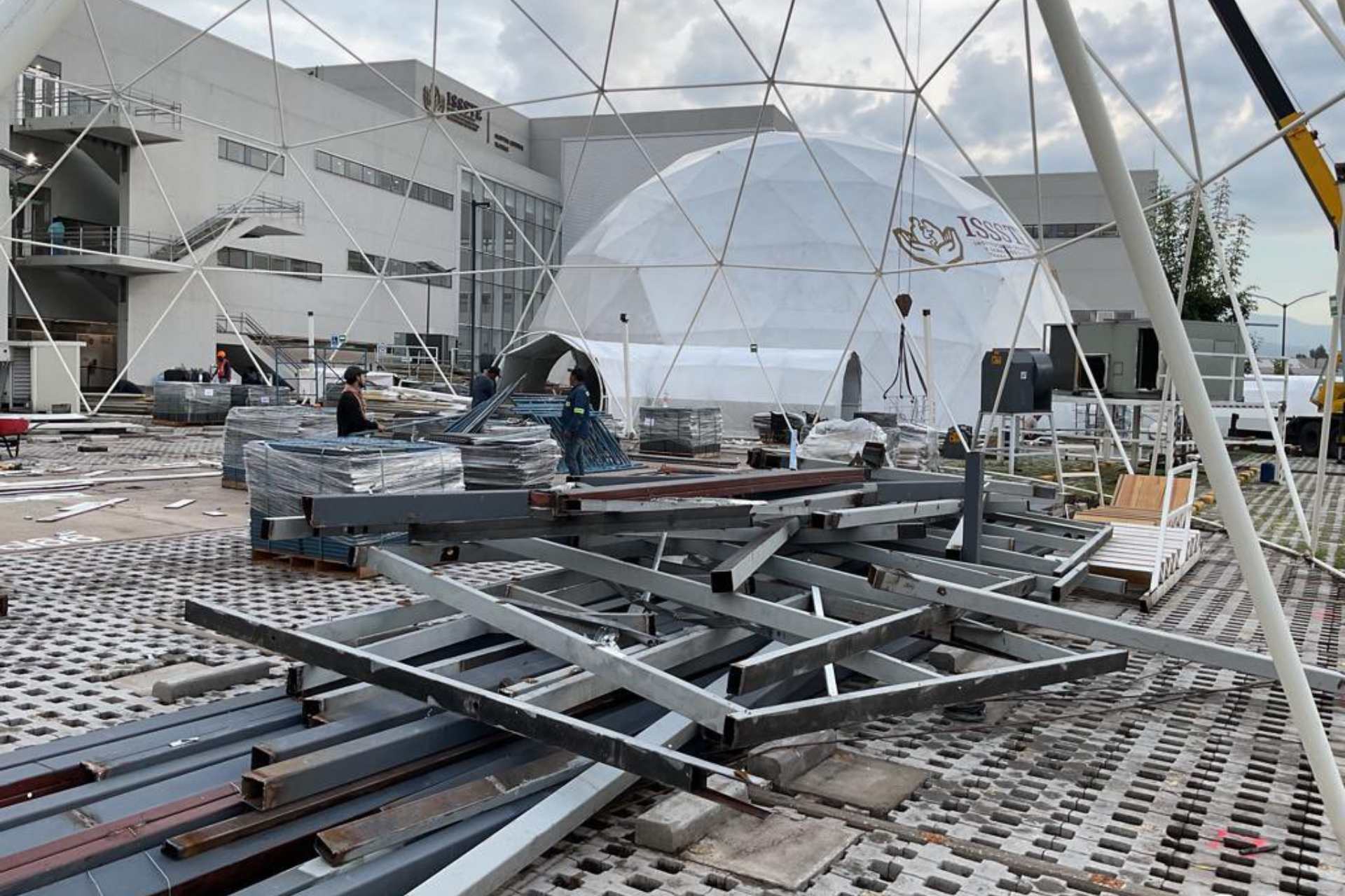 Llega a Acapulco, Guerrero, hospital móvil del ISSSTE