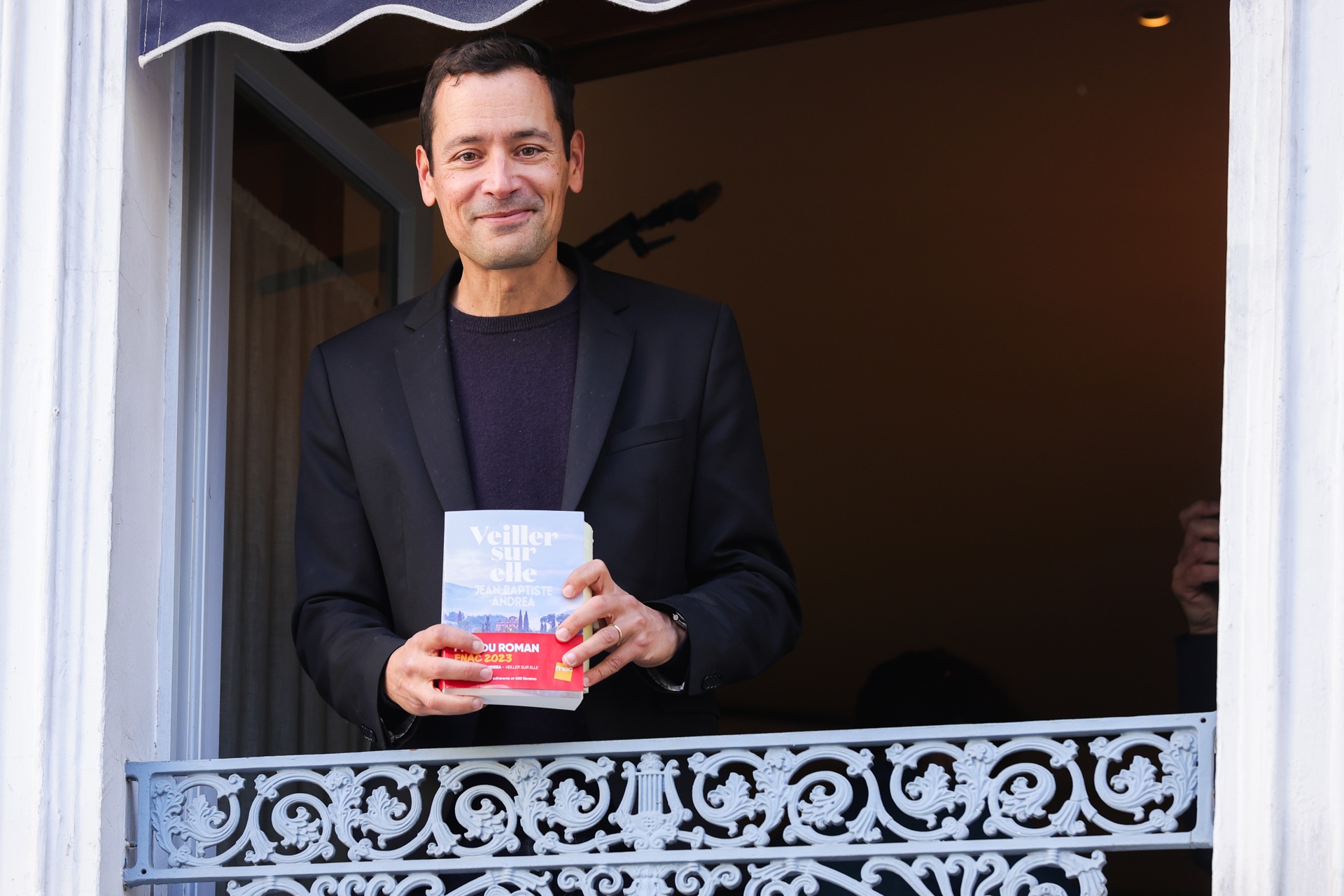 Jean-Baptiste Andrea gana el Goncourt con una historia de amor en la Italia fascista