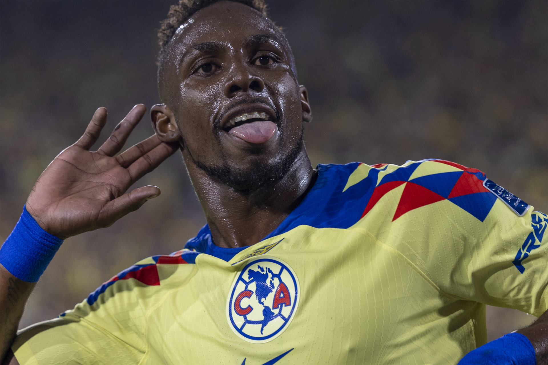 Julián Quiñones viaja a Tegucigalpa con el ‘Tri’ para el juego ante Honduras