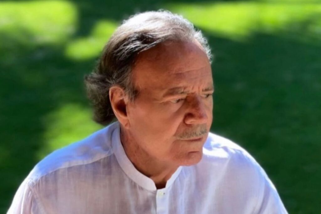 Julio Iglesias demanda a diario español y lo acusa de “montaje” sobre sus abusos sexuales