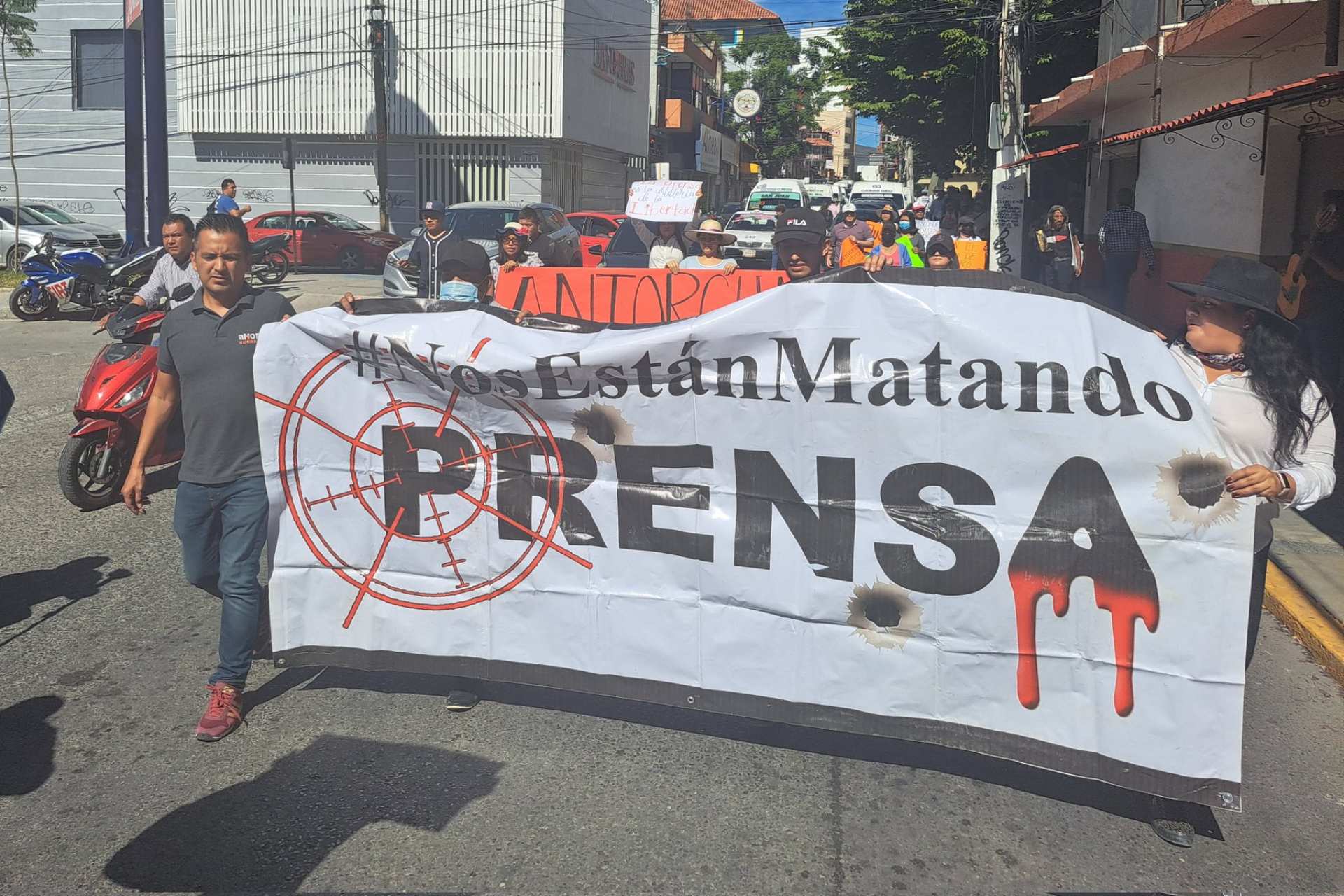 Marchan en Chilpancingo, Guerrero, por los 4 periodistas agredidos a balazos