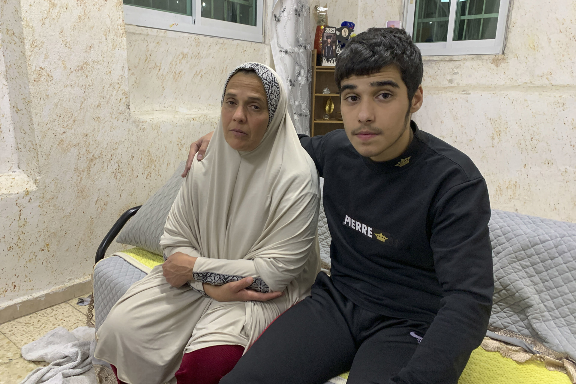 Menores palestinos vuelven a casa entre satisfacción e incertidumbre tras su excarcelación Menores palestinos vuelven a casa entre satisfacción e incertidumbre tras su excarcelación