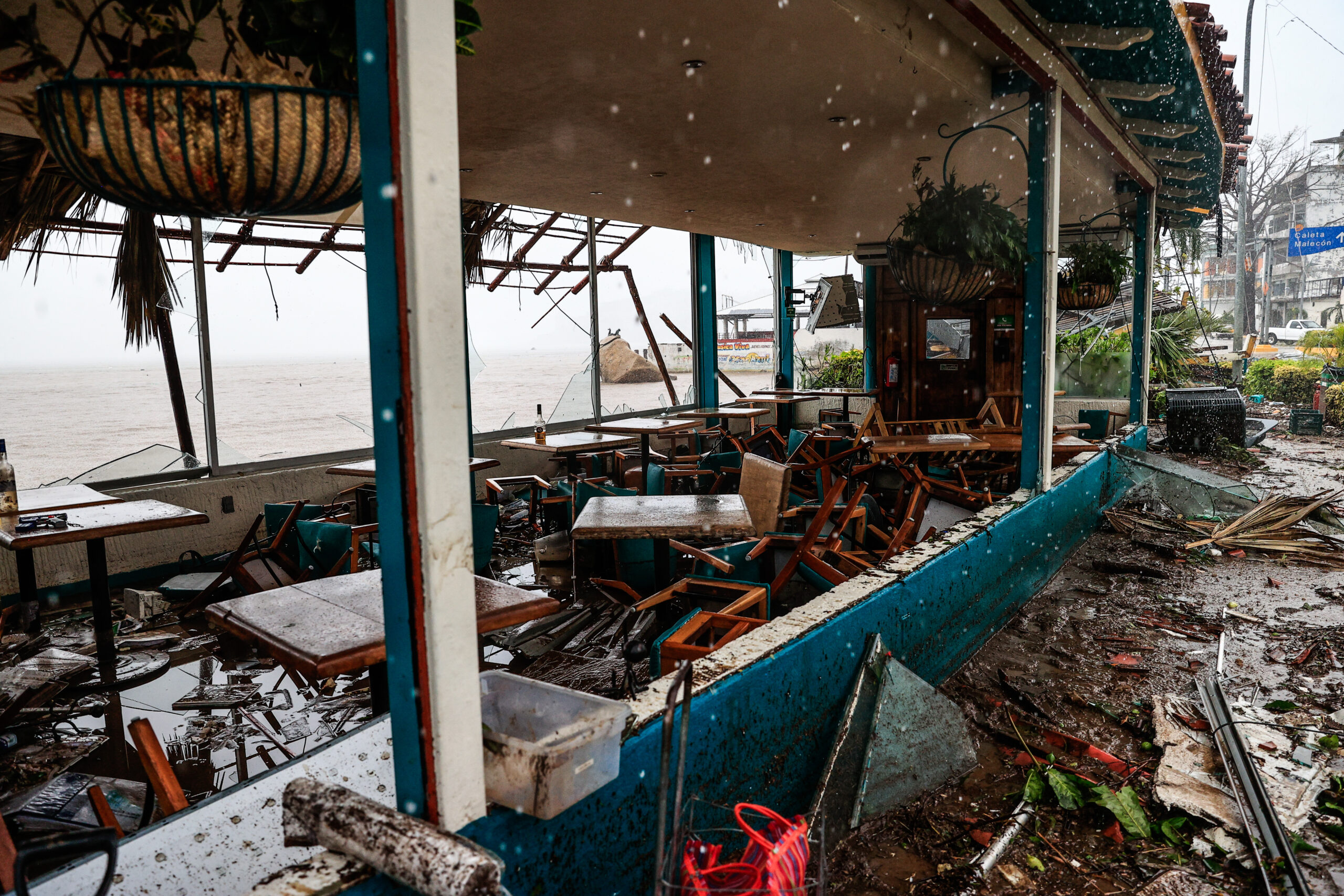 Menos del 28 por ciento de negocios turísticos afectados por Otis en Guerrero cuentan con seguro