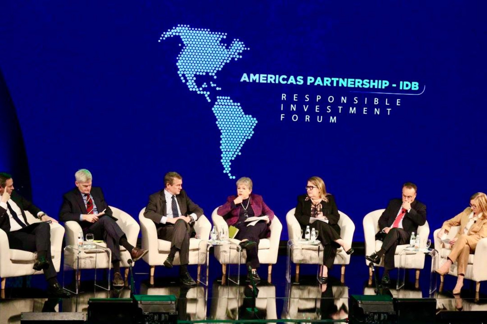 México pide a EE.UU. que se modernice la frontera para fomentar inversiones